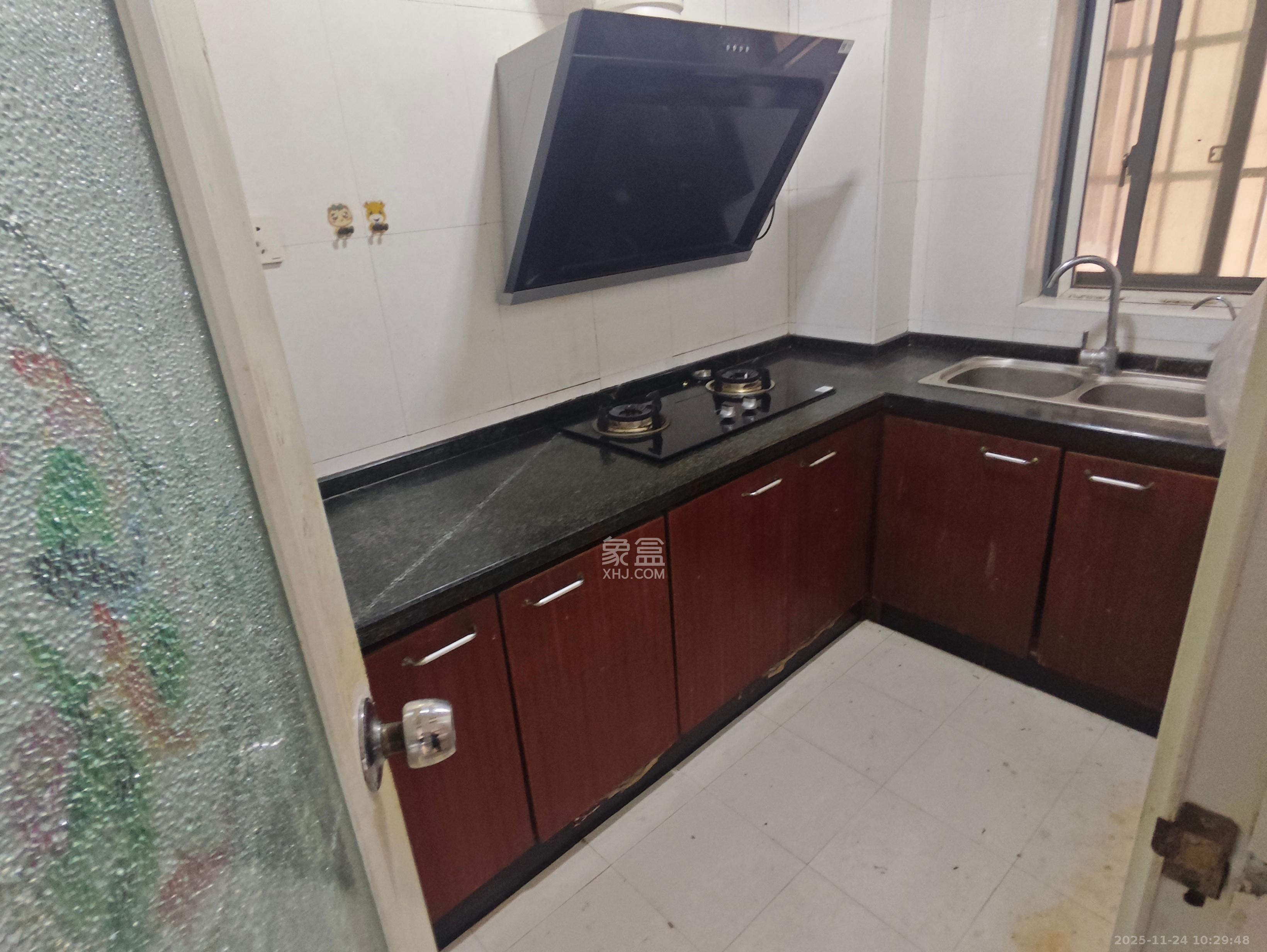 欧园  1室2厅1卫    1700.0元/月室内图