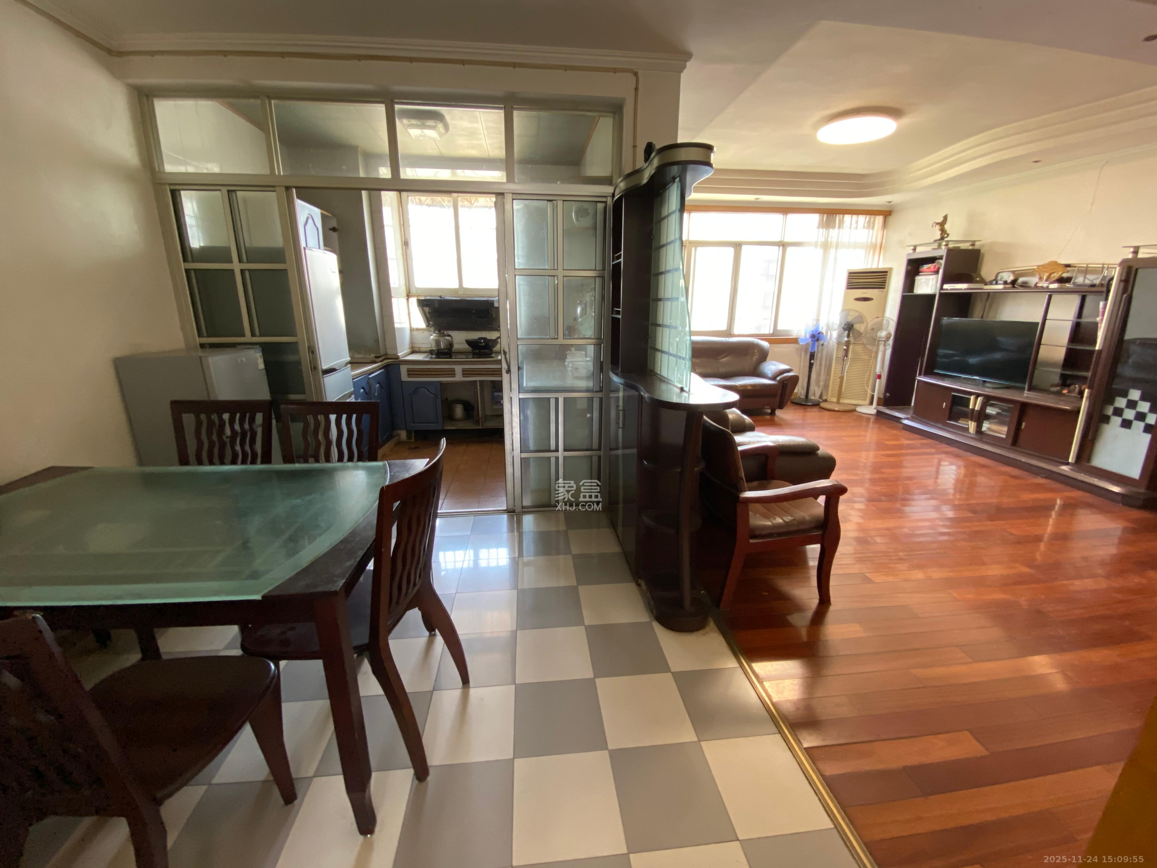 长岭水电八局宿舍  3室2厅1卫    2000.0元/月室内图