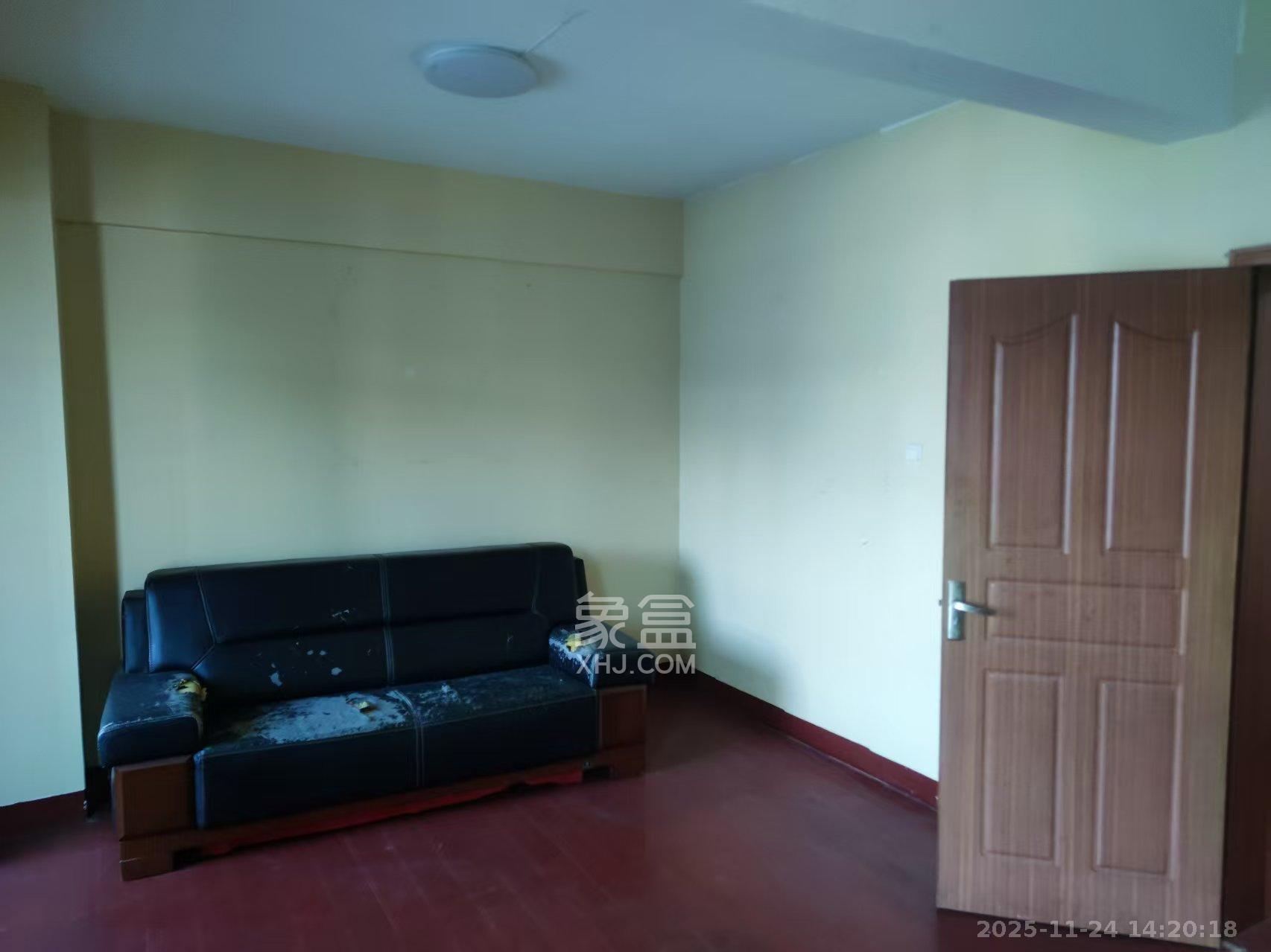 高桥财富大厦  2室2厅1卫    2000.0元/月