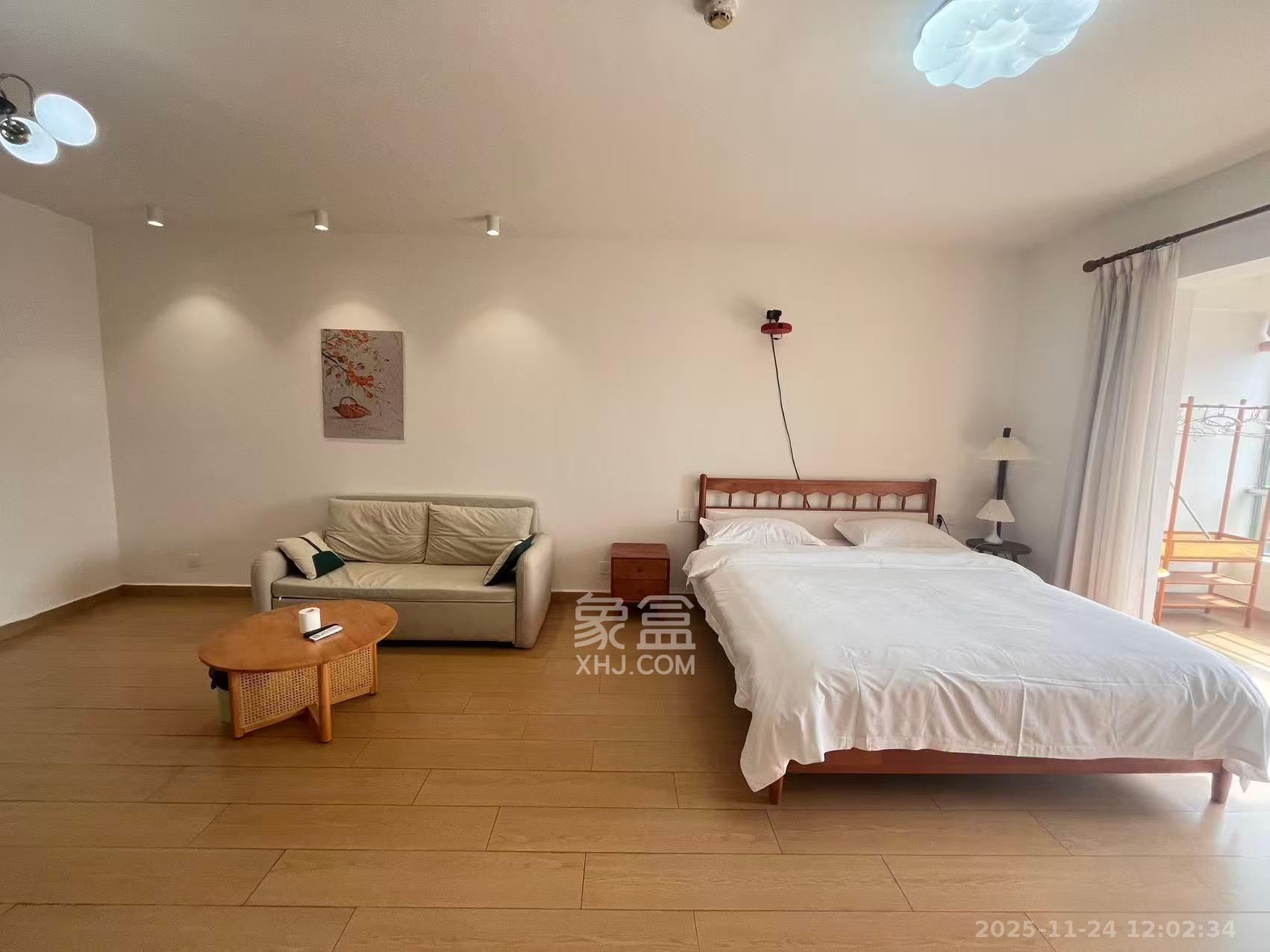 日出东方  1室0厅0卫    2300.0元/月