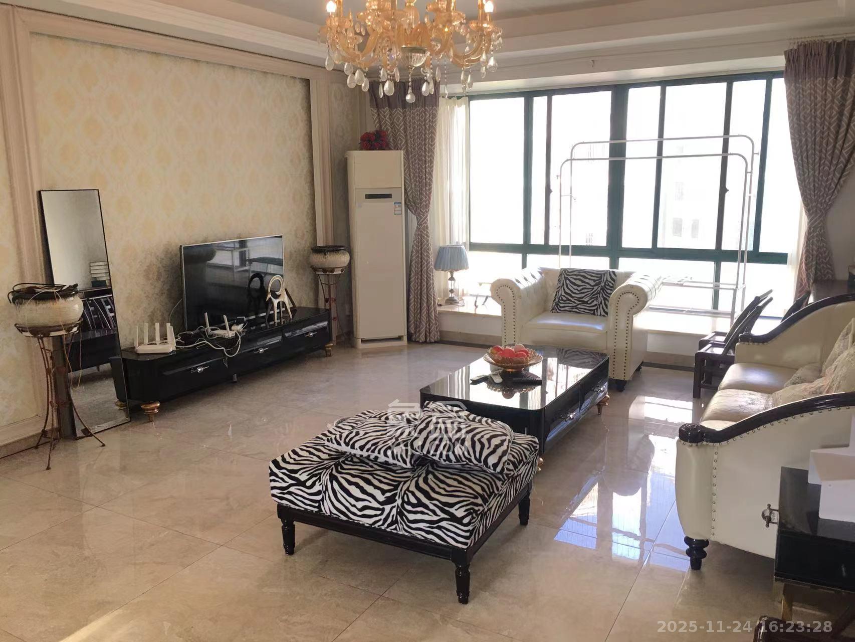 天和华城  3室2厅1卫    2400.0元/月室内图