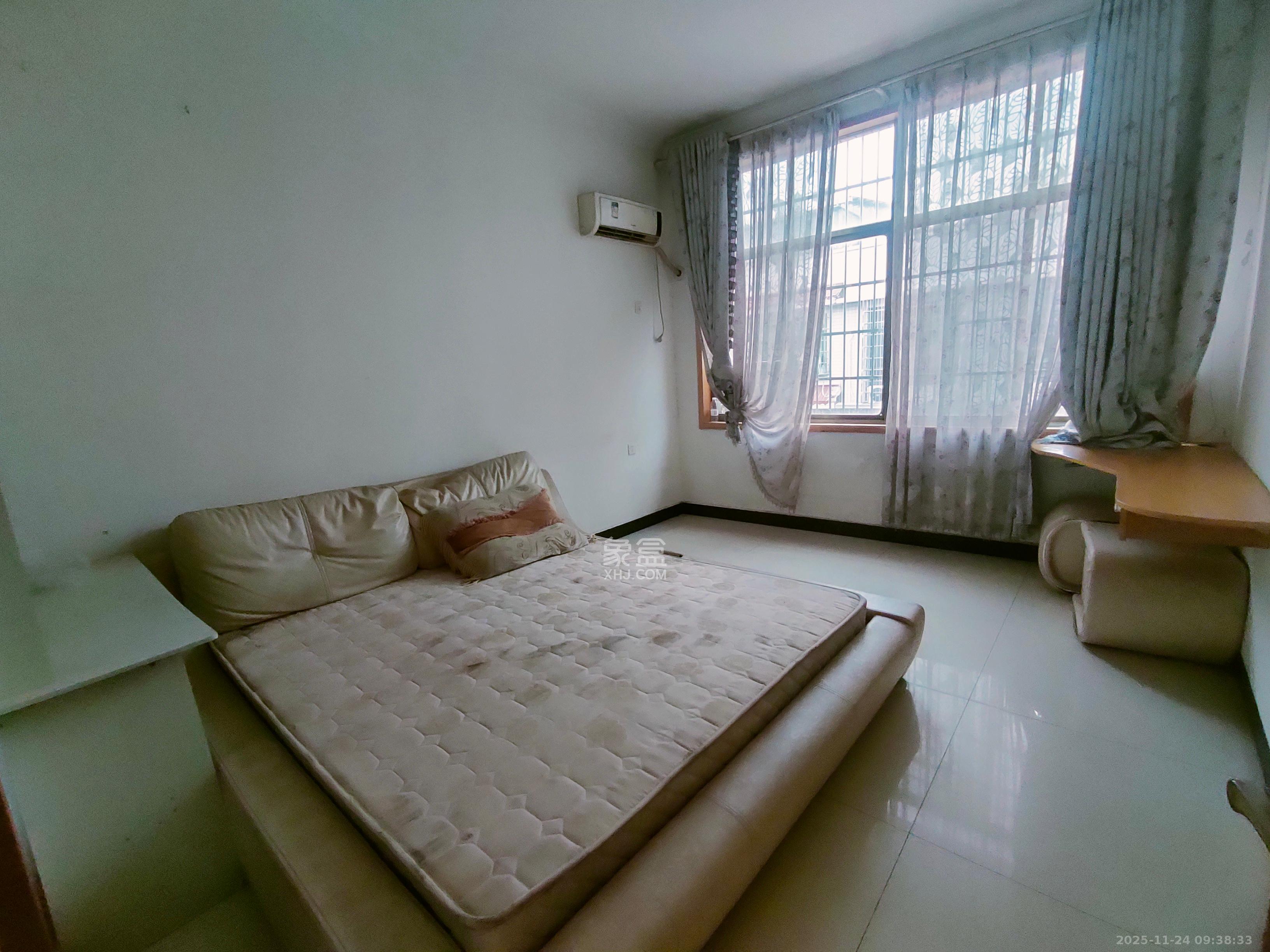 银星小区  3室2厅1卫    1300.0元/月室内图1