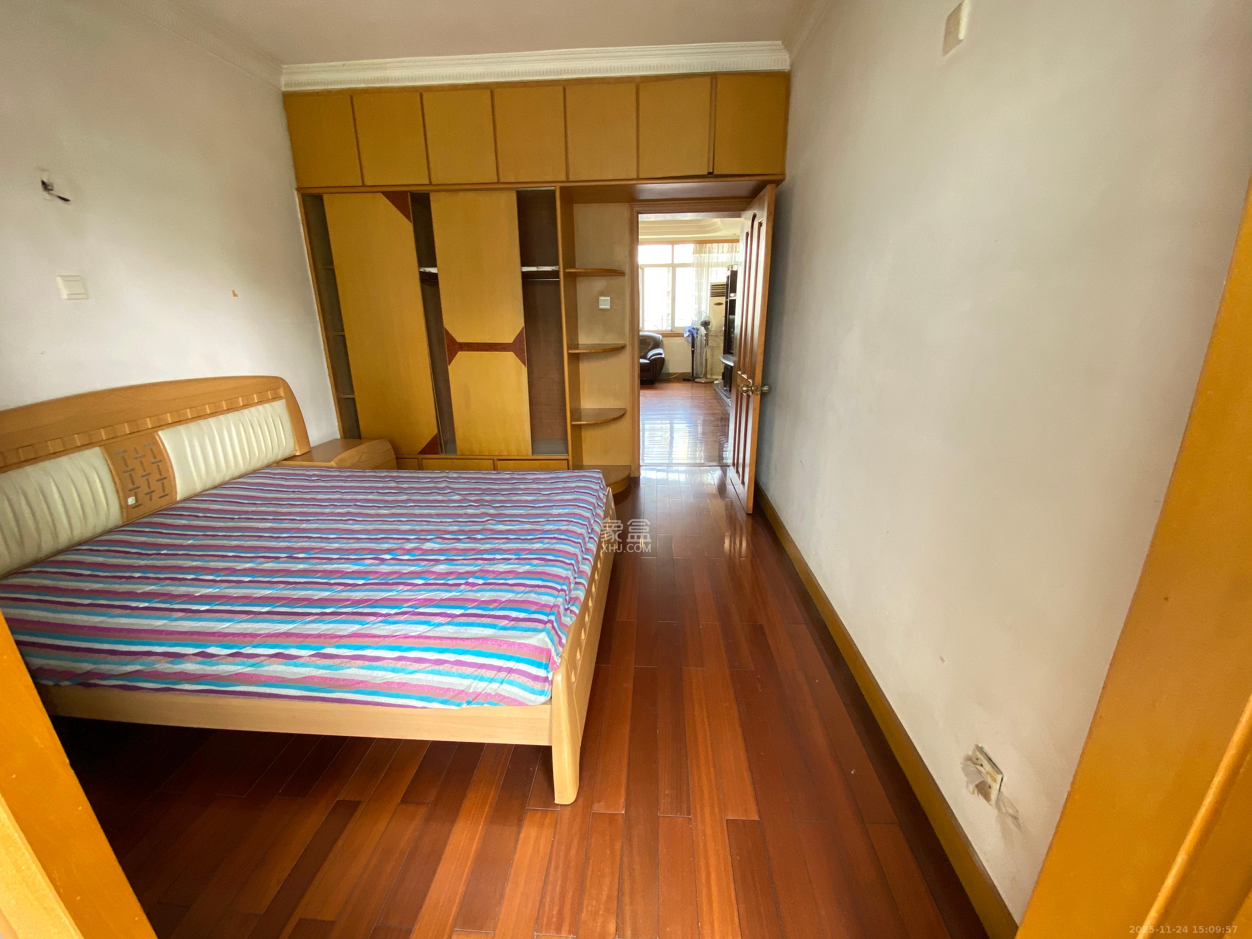 长岭水电八局宿舍  3室2厅1卫    2000.0元/月室内图