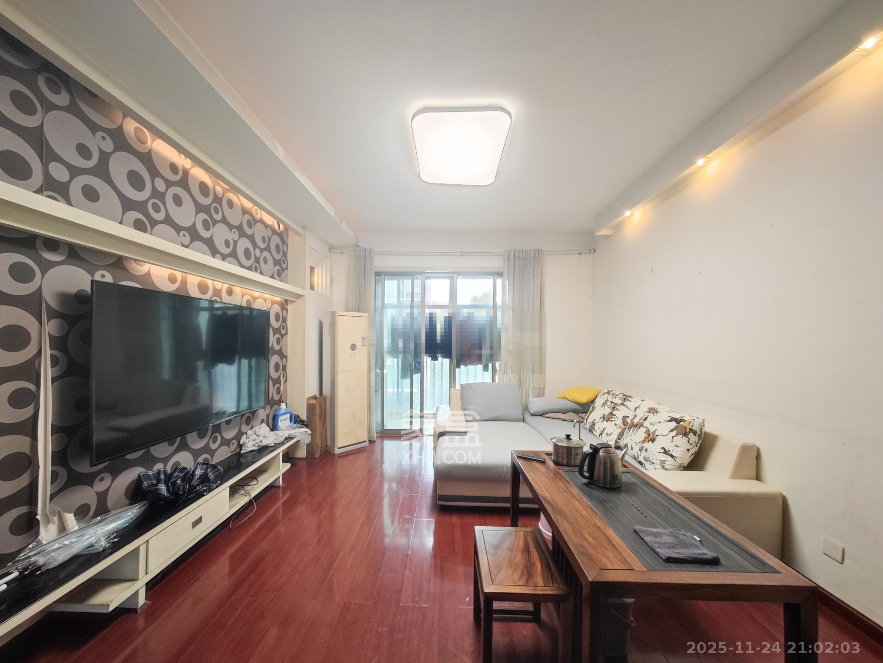 岳泰理想城 3室2厅1卫 68.0万 岳泰理想城 3室2厅1卫 68.0万客厅