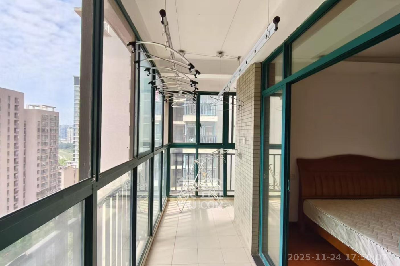 西湖丽景  3室2厅2卫    3200.0元/月室内图