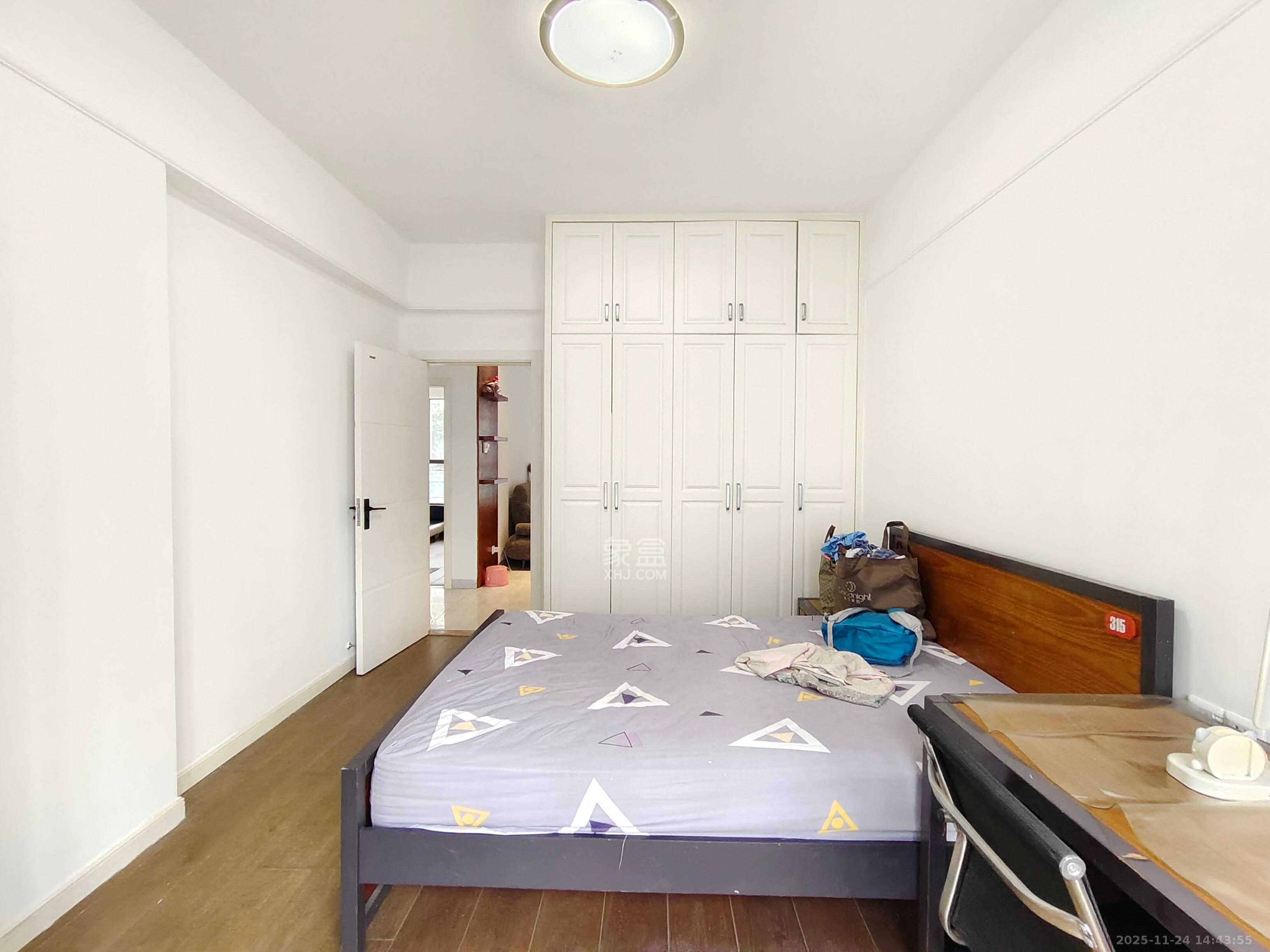 银港水晶城 3室2厅2卫 2800.0元/月 银港水晶城 3室2厅2卫 2800.0元/月室内图