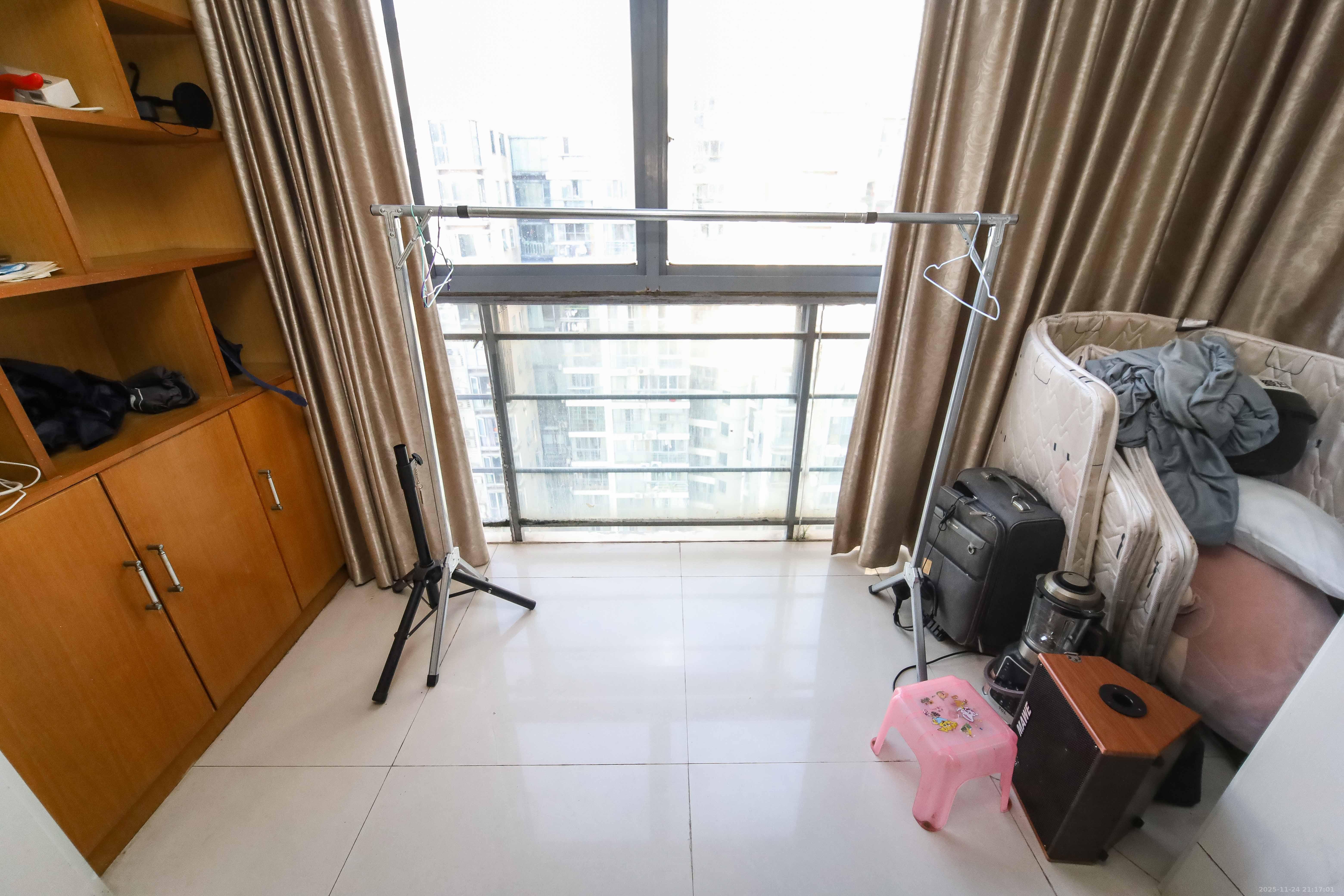 银港水晶城 2室2厅1卫 62.8万 银港水晶城 2室2厅1卫 62.8万阳台