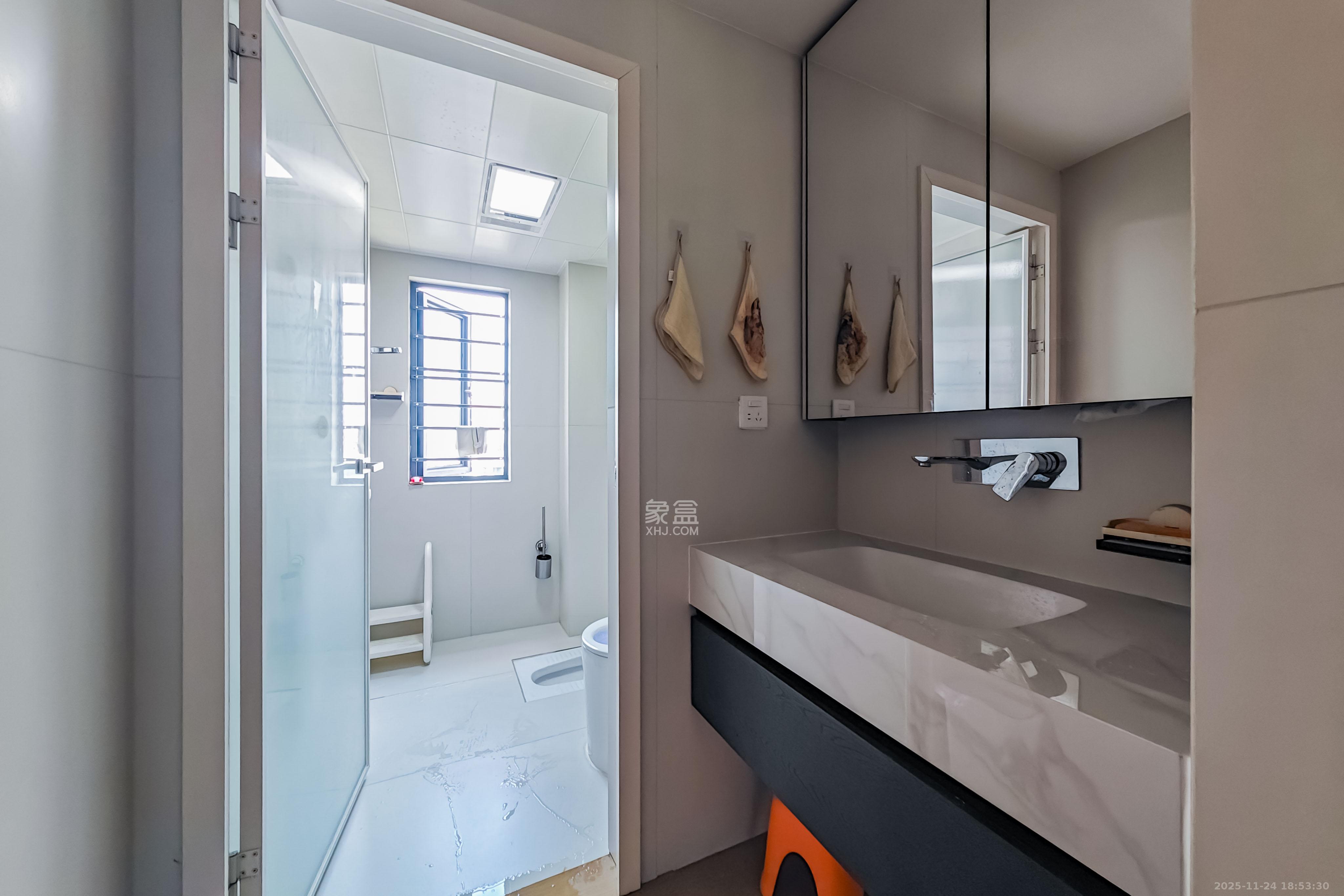 平吉上府 4室2厅2卫 220.0万 平吉上府 4室2厅2卫 220.0万卫生间