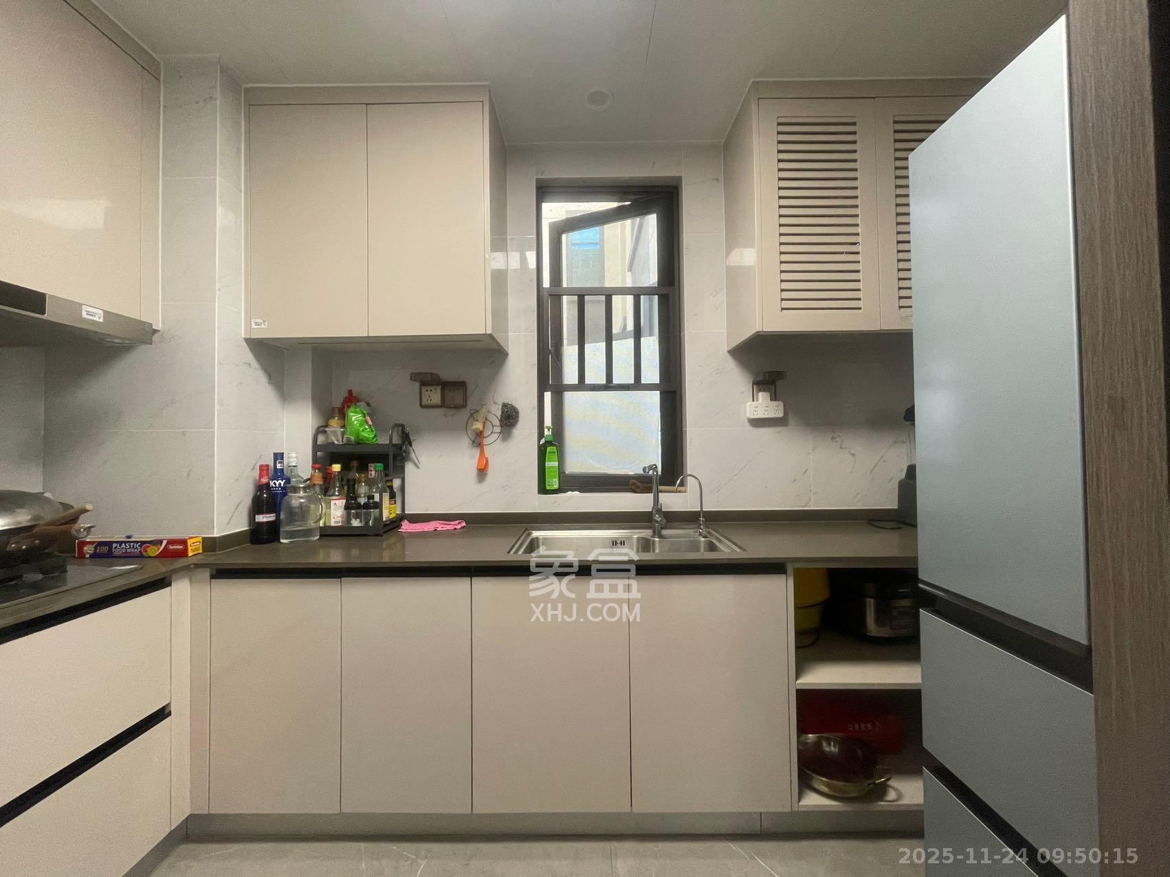 龙湖春江天玺  3室2厅1卫    4000.0元/月室内图