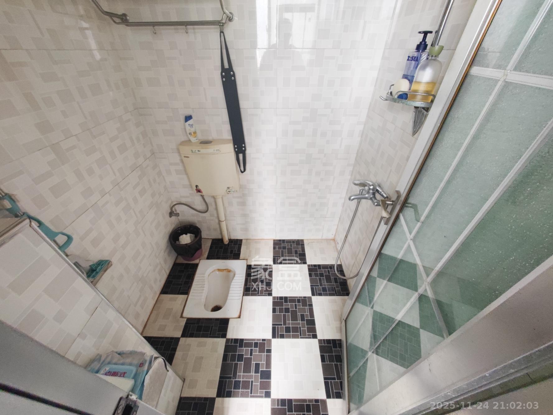 岳泰理想城  3室2厅1卫    68.0万卫生间