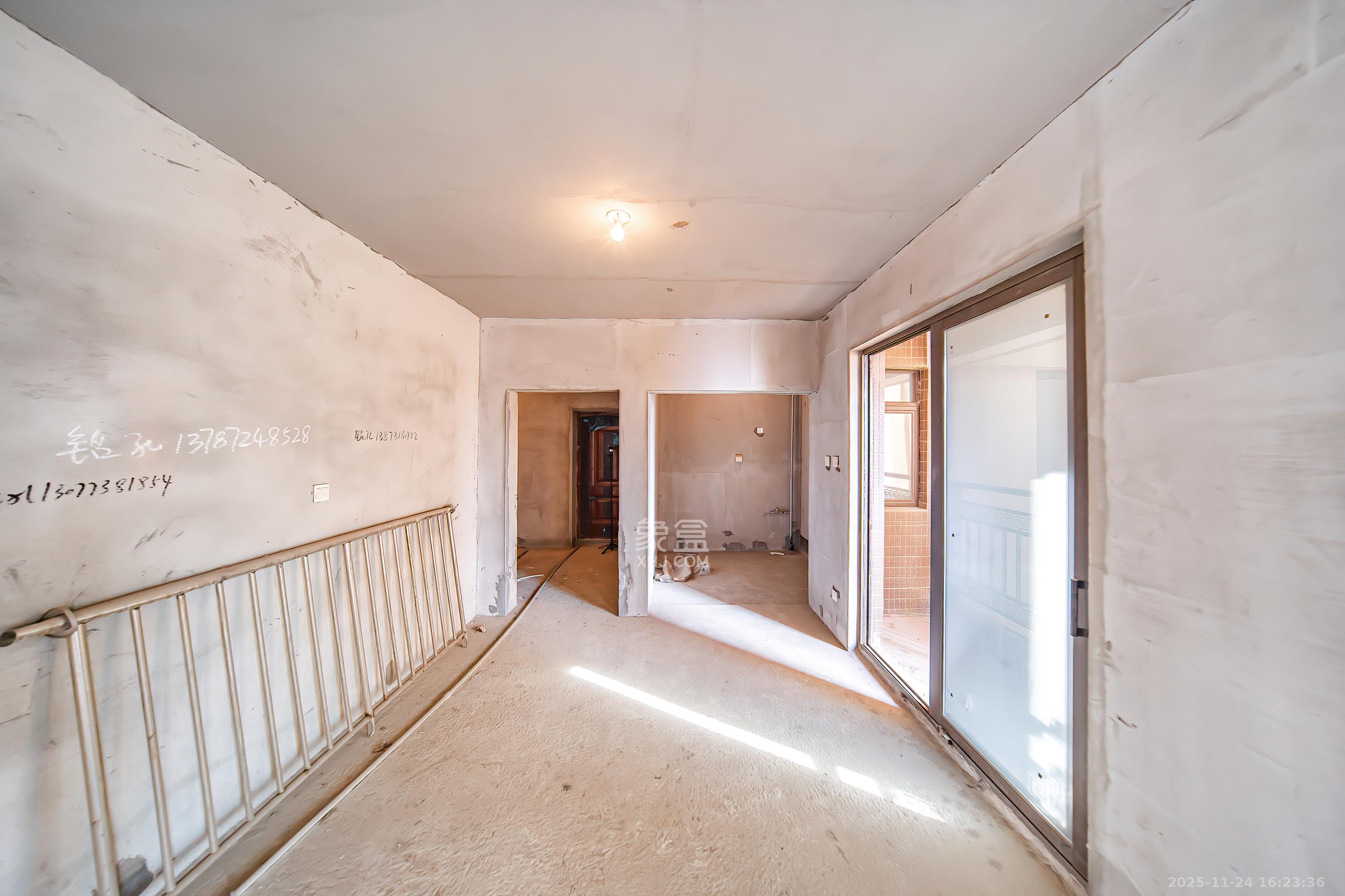 上园商住小区  4室2厅2卫    130.0万其他