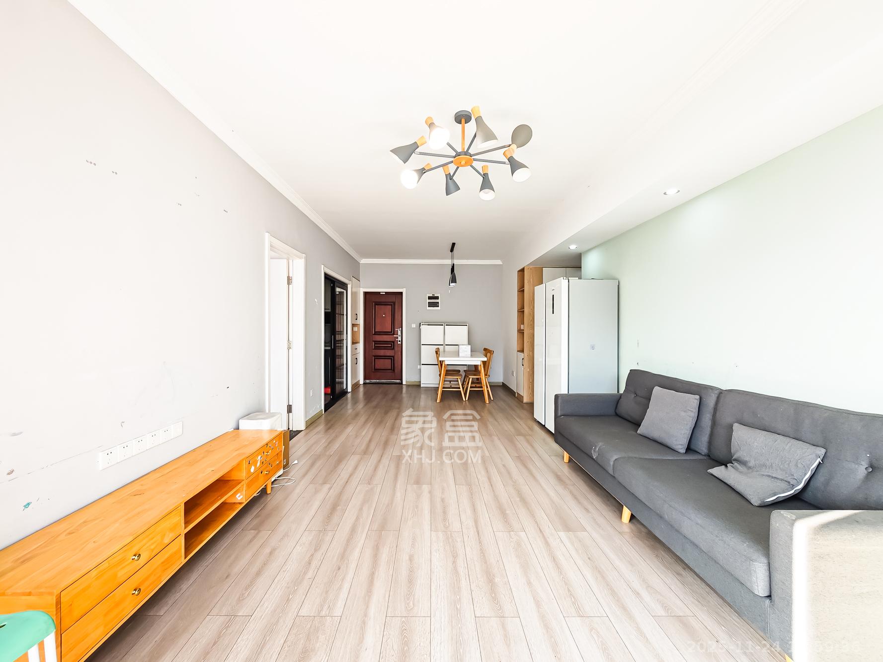 福晟钱隆国际(晟冉景苑) 3室2厅2卫 95.0万 福晟钱隆国际(晟冉景苑) 3室2厅2卫 95.0万客厅