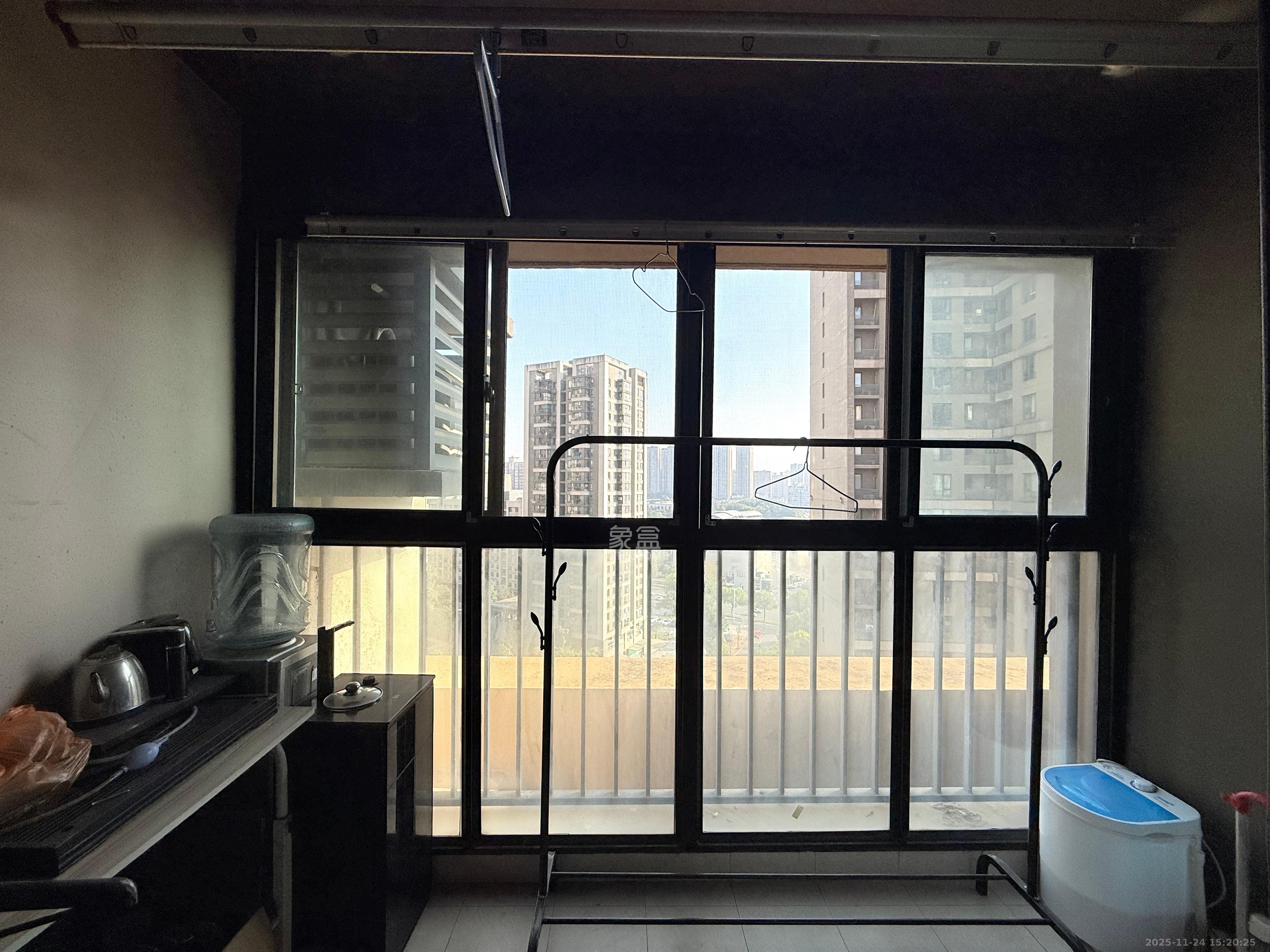 万科金域华府一期  1室2厅1卫    2600.0元/月室内图