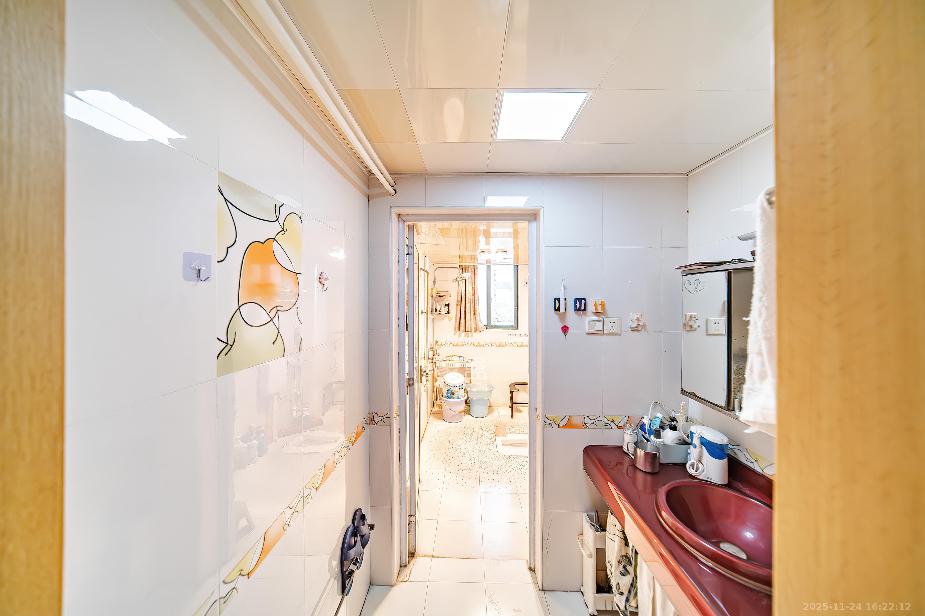 佳阳悦景馨都  3室2厅2卫    88.0万卫生间