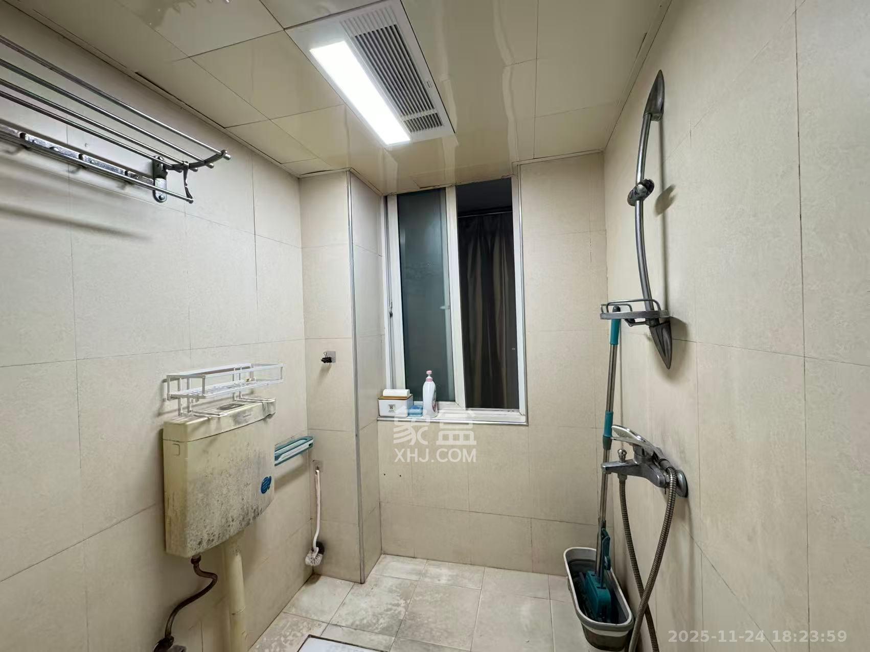 天翔新新家园  3室2厅2卫    2000.0元/月室内图