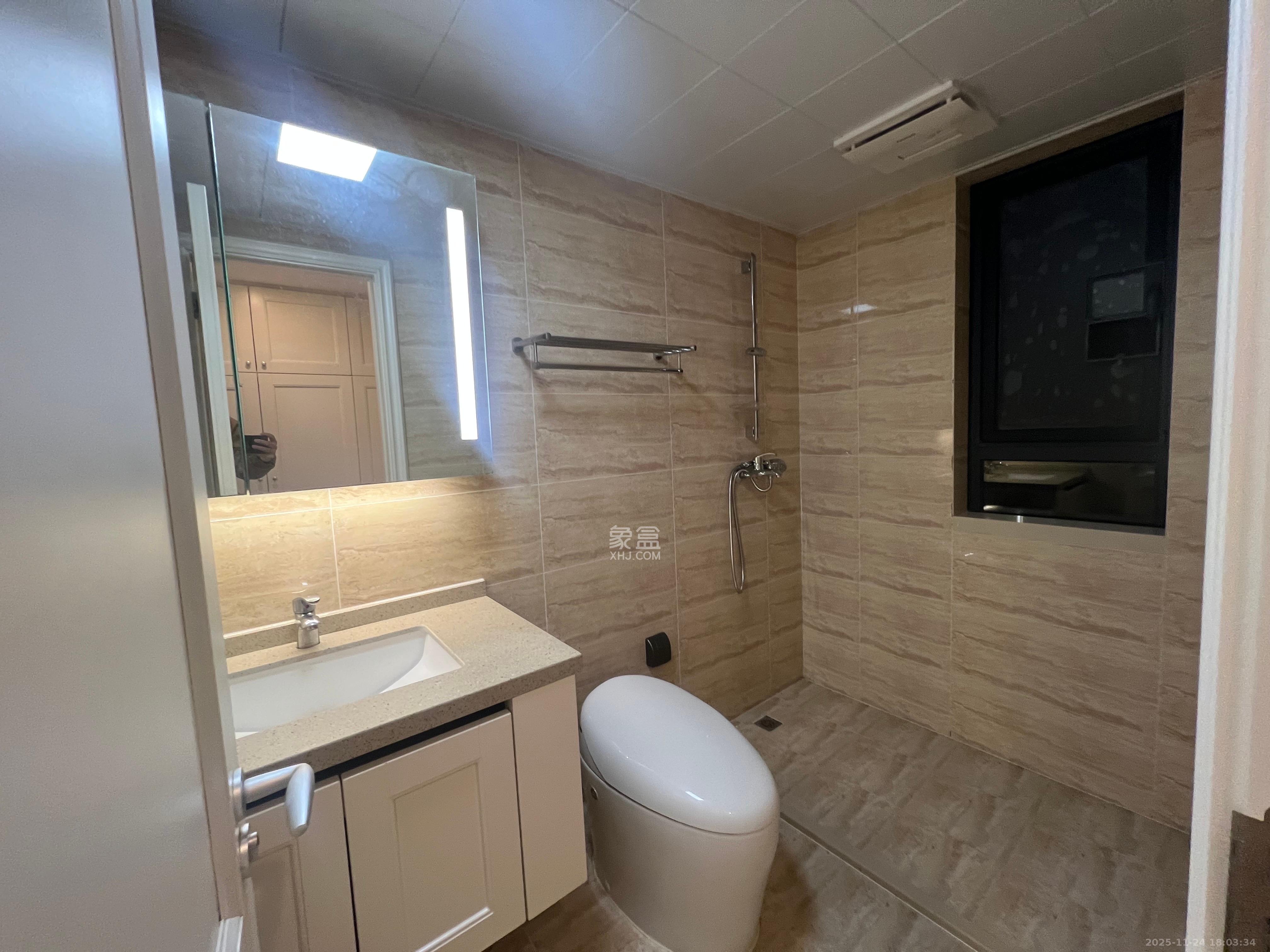 万科魅力之城锋镜里  4室2厅2卫    3200.0元/月室内图