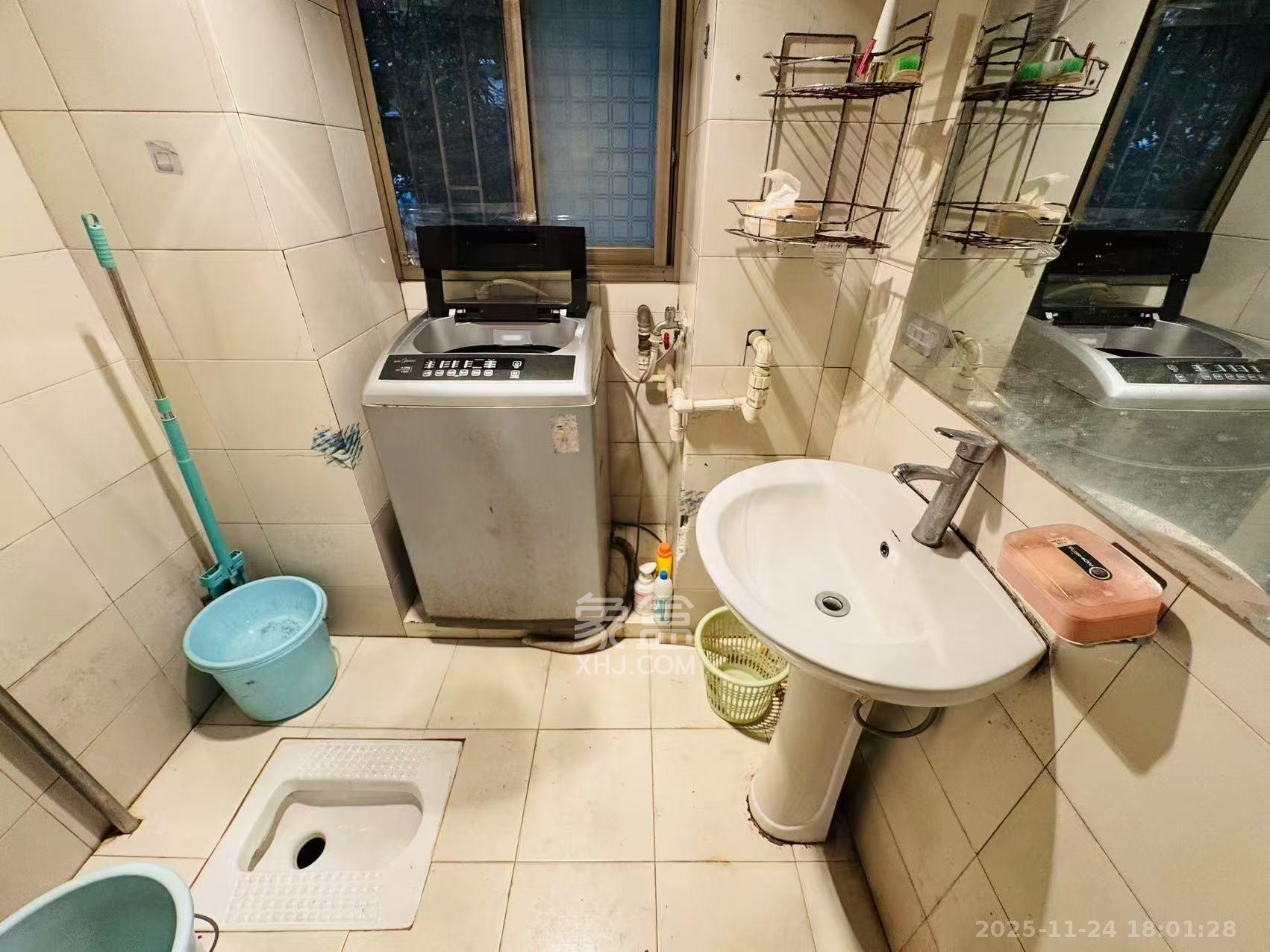 涂家冲社区(涂新小区、农商银行宿舍) 2室1厅1卫 1600.0元/月 涂家冲社区(涂新小区、农商银行宿舍) 2室1厅1卫 1600.0元/月室内图