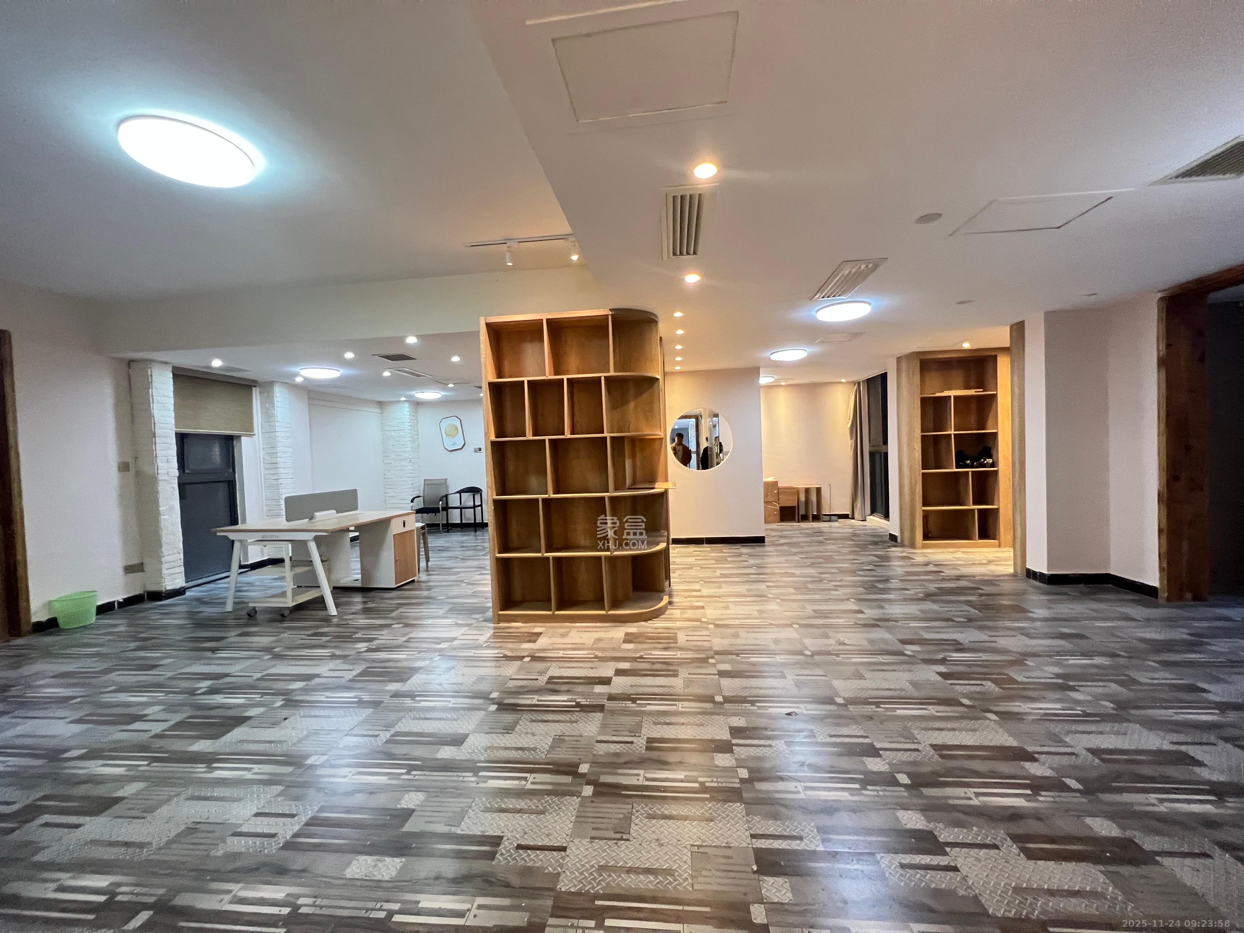 华晨国际公馆  1室0厅0卫    7500.0元/月室内图1