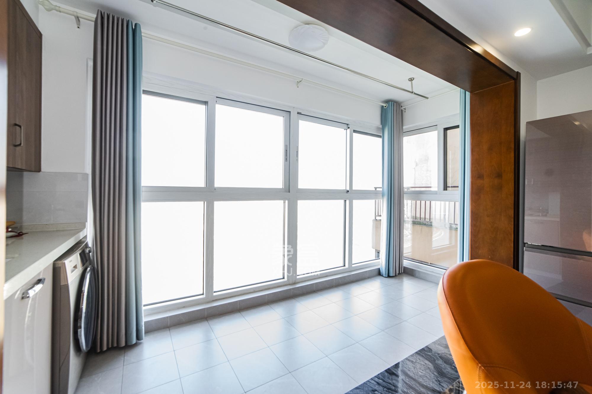 北辰三角洲C2区 3室2厅2卫 248.0万 北辰三角洲C2区 3室2厅2卫 248.0万阳台