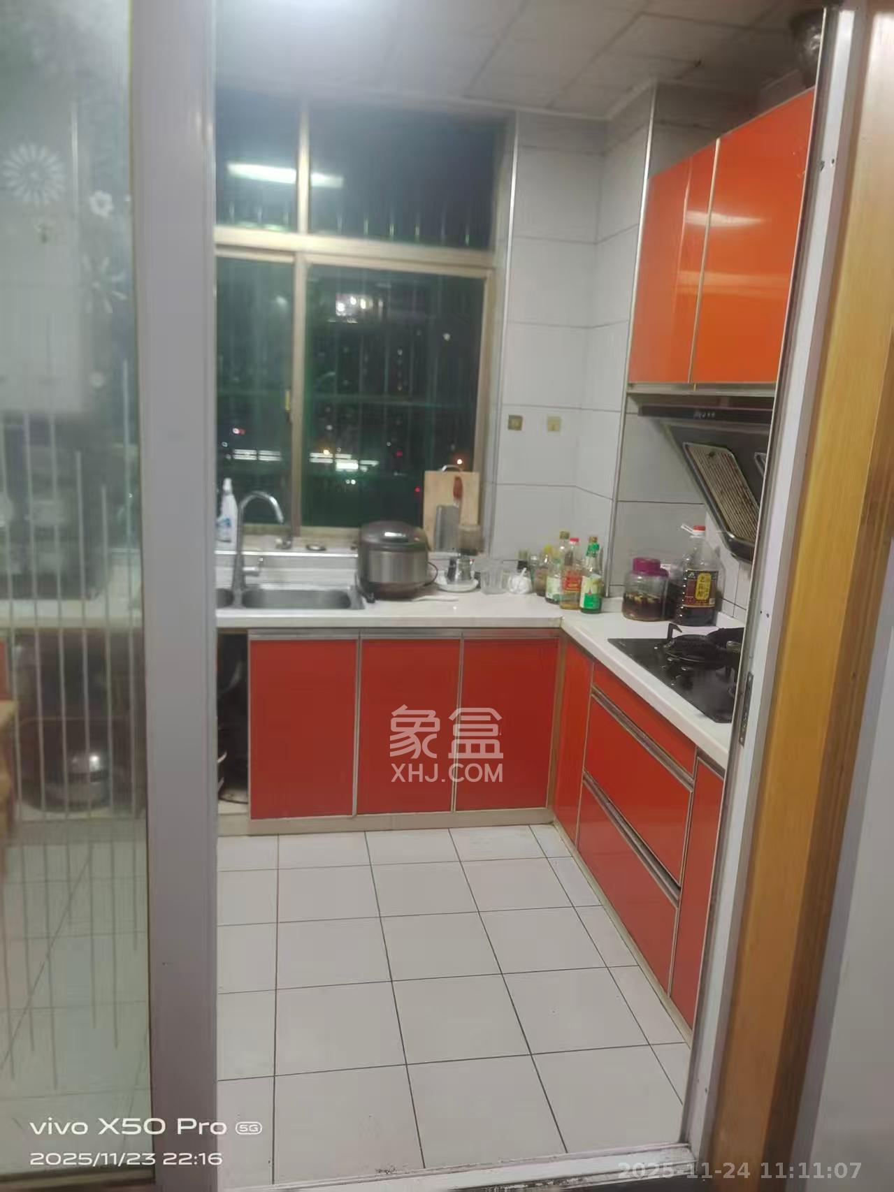 金桂小区一期  3室2厅2卫    2000.0元/月室内图