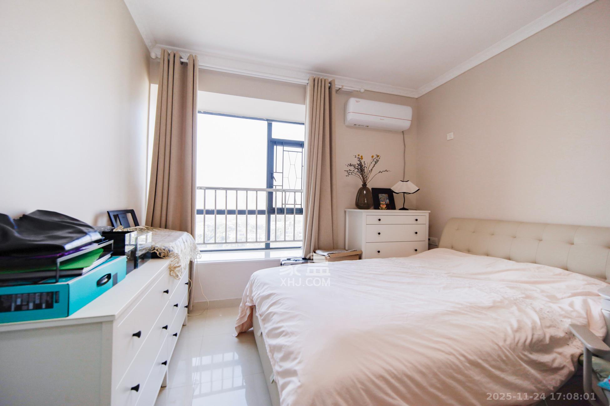 金领家族  1室1厅1卫    33.8万卧室