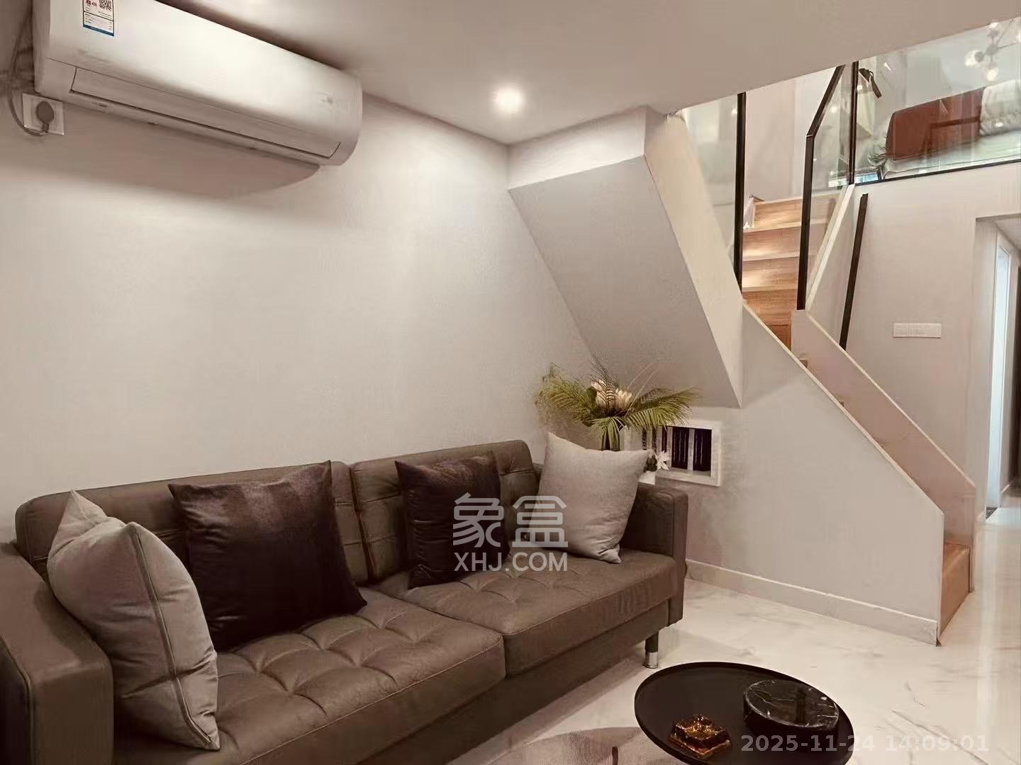 卓越江岸  2室1厅1卫    2000.0元/月室内图