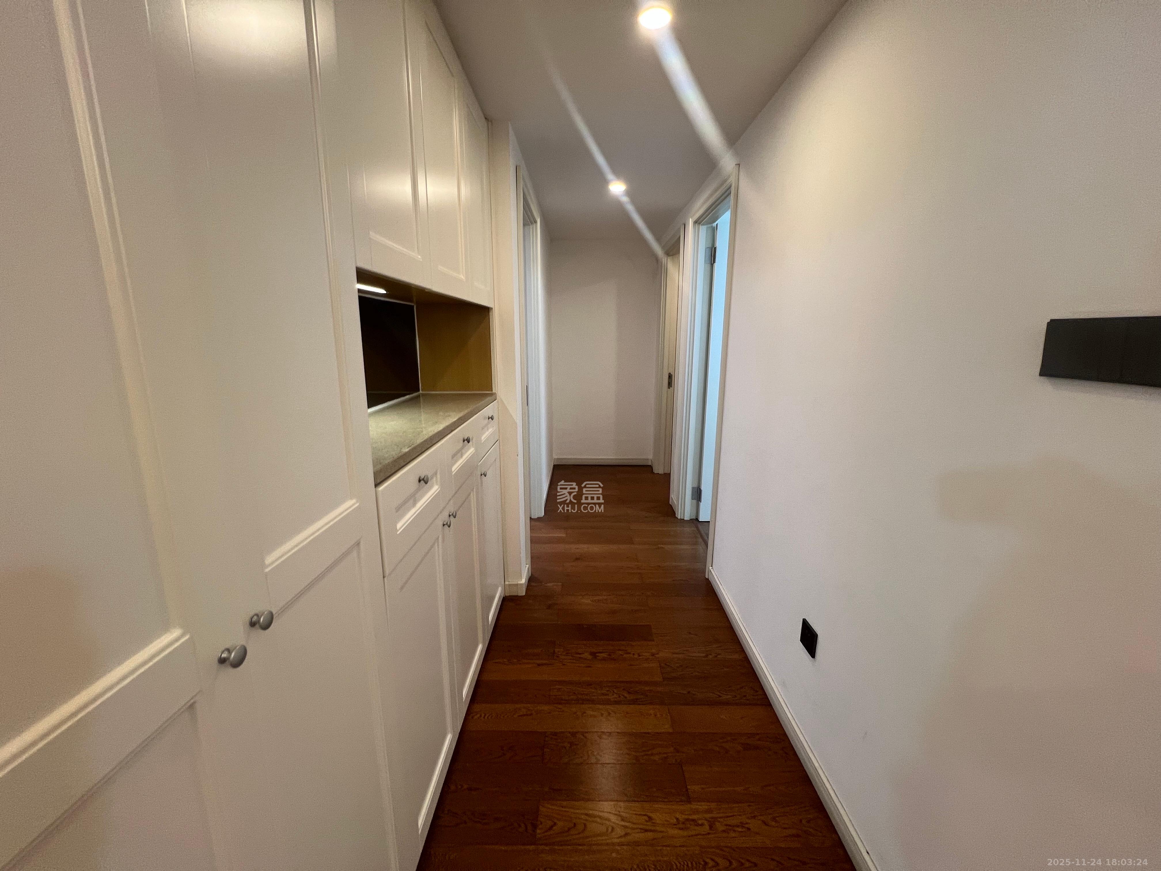 万科魅力之城锋镜里 4室2厅2卫 3200.0元/月 万科魅力之城锋镜里 4室2厅2卫 3200.0元/月室内图