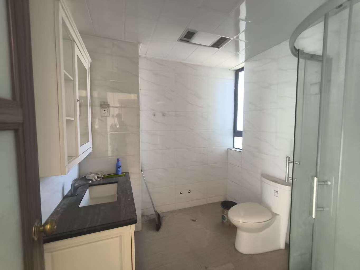 碧桂园 3室2厅2卫 2200.0元/月 碧桂园 3室2厅2卫 2200.0元/月室内图