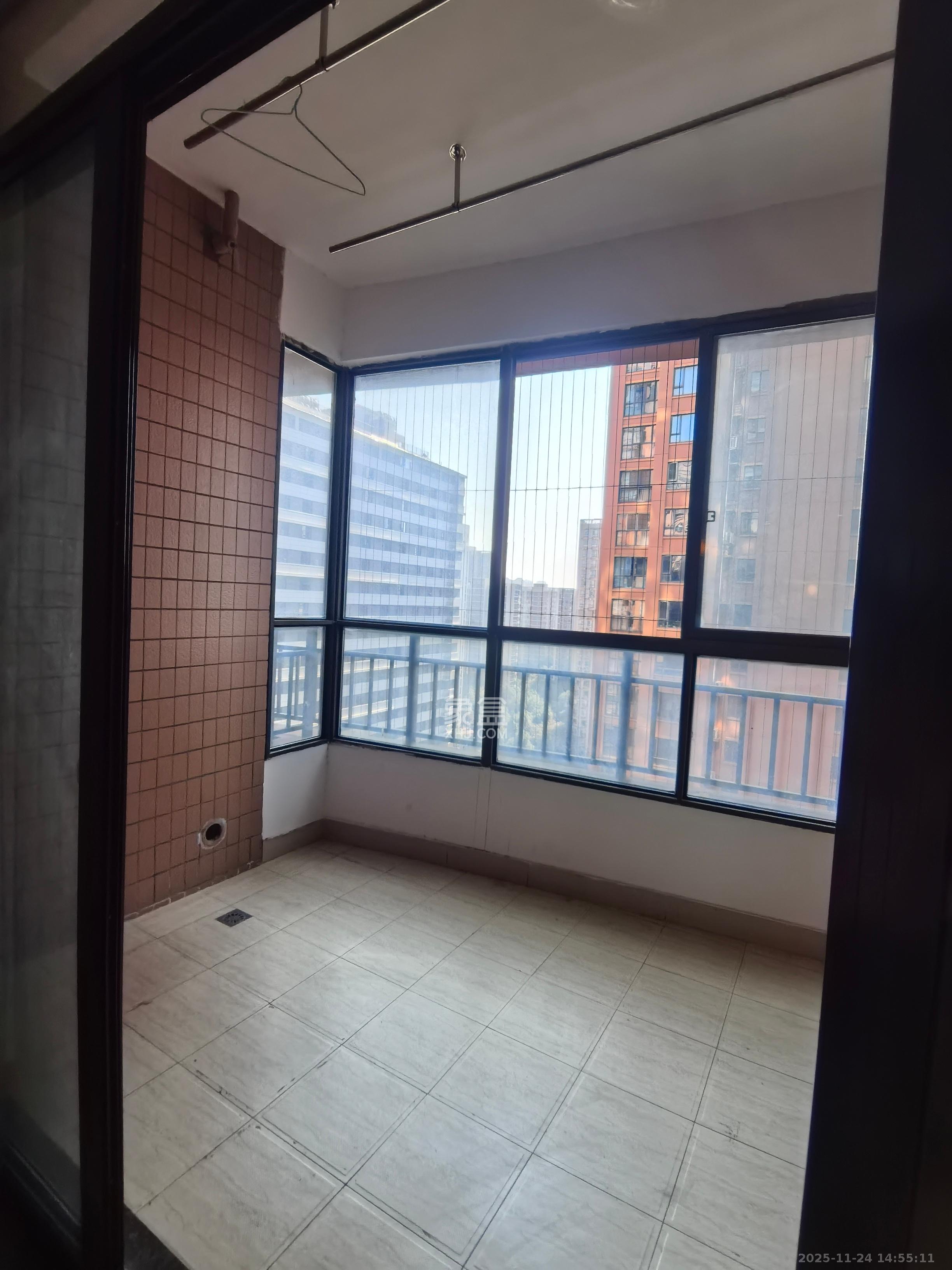 融科檀香山（融科紫檀、香山国际）  2室2厅1卫    2400.0元/月室内图