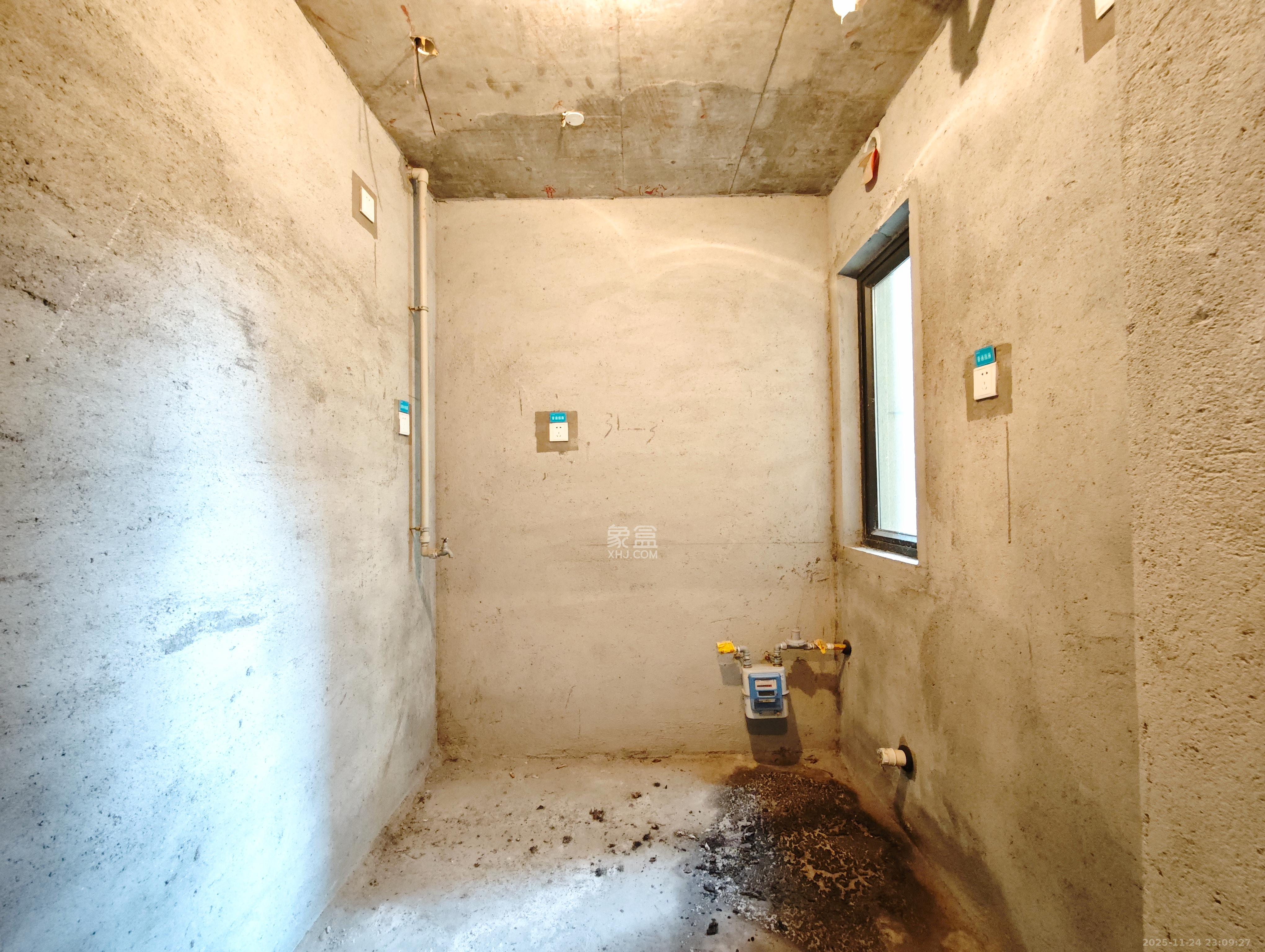 保利城（中航城国际社区、郡原美村）  4室2厅2卫    72.8万其他