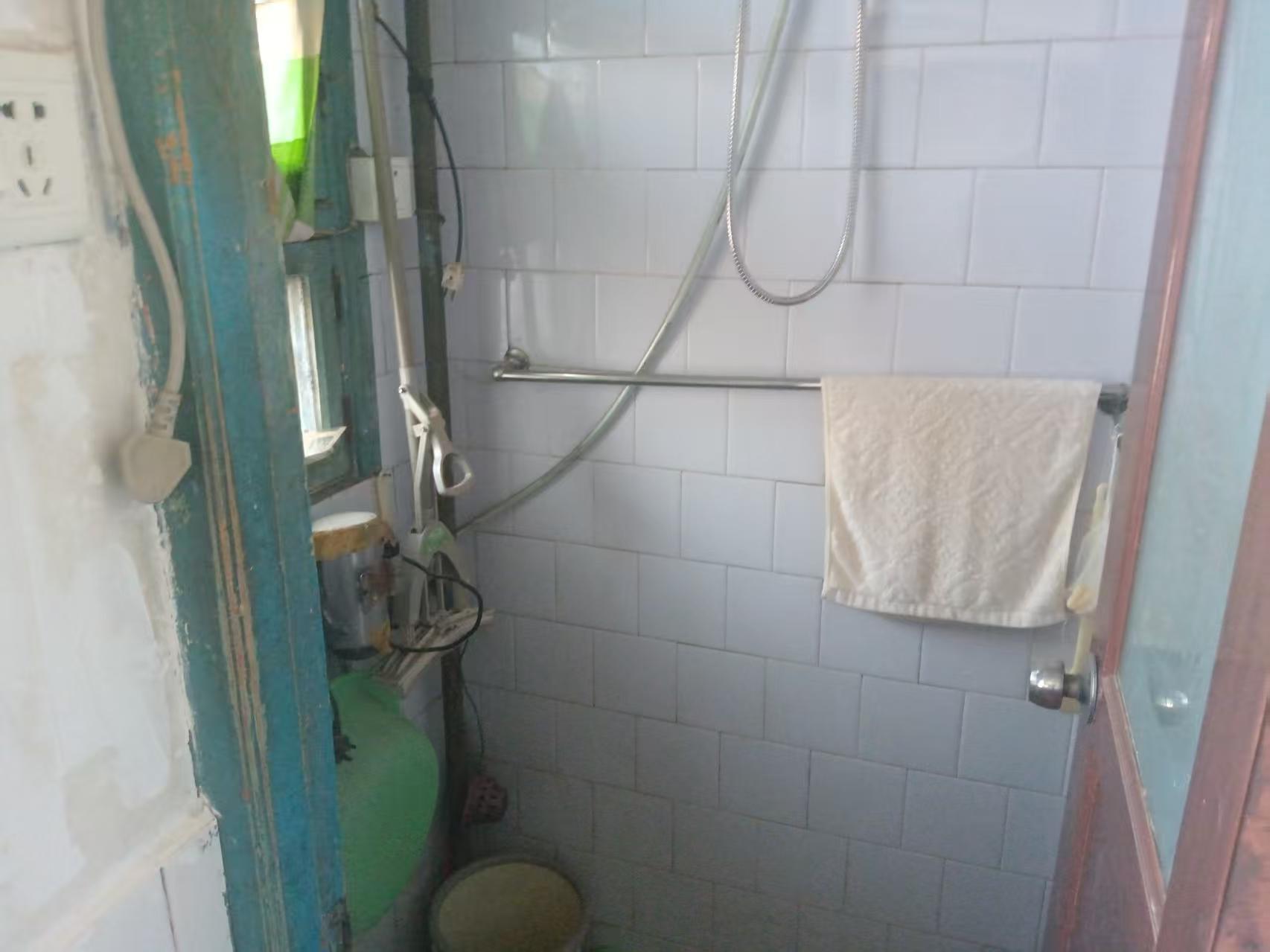 滨湖柴油机厂家属楼 2室1厅1卫 15.8万 滨湖柴油机厂家属楼 2室1厅1卫 15.8万室内图