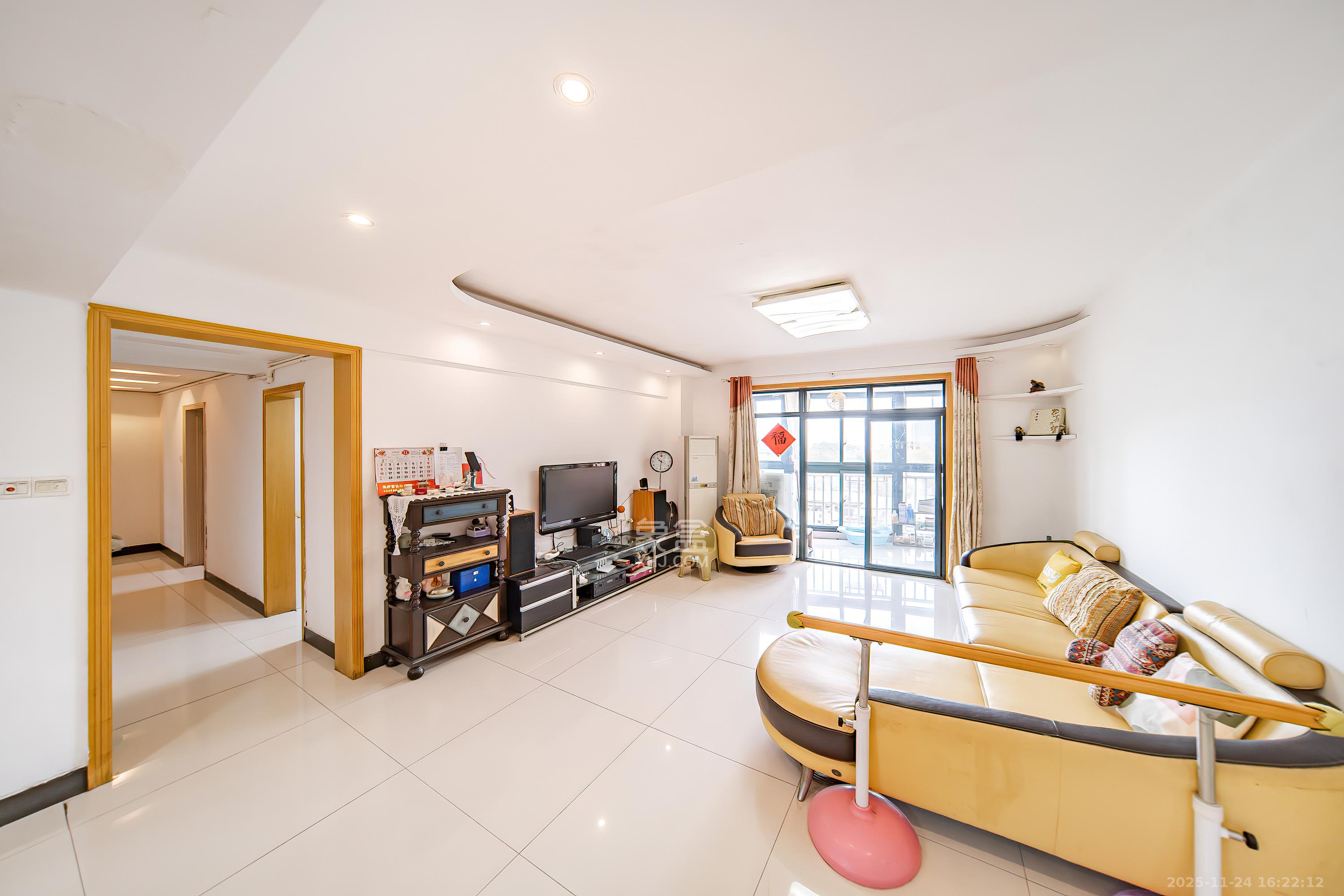 佳阳悦景馨都 3室2厅2卫 88.0万 佳阳悦景馨都 3室2厅2卫 88.0万客厅