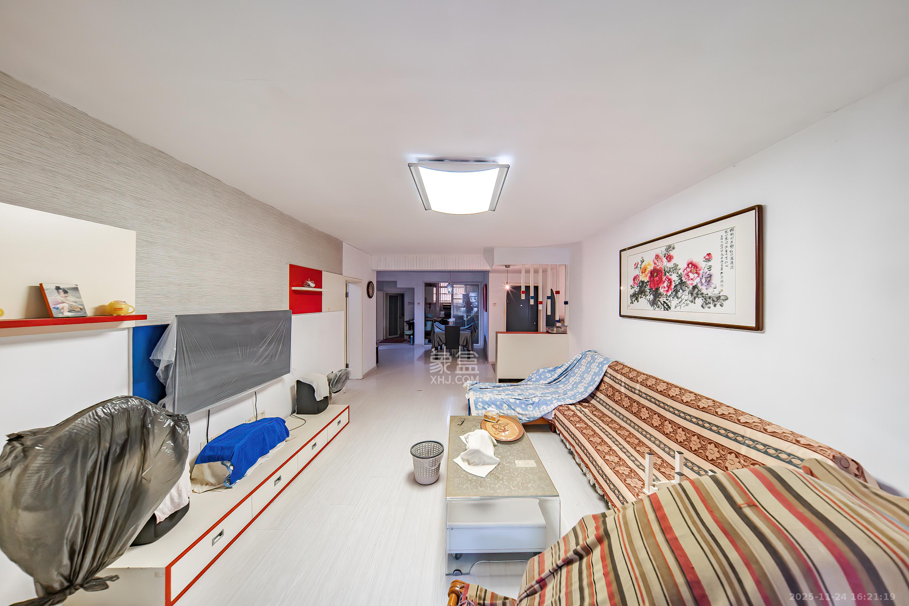 金帆小区  3室2厅2卫    79.8万客厅