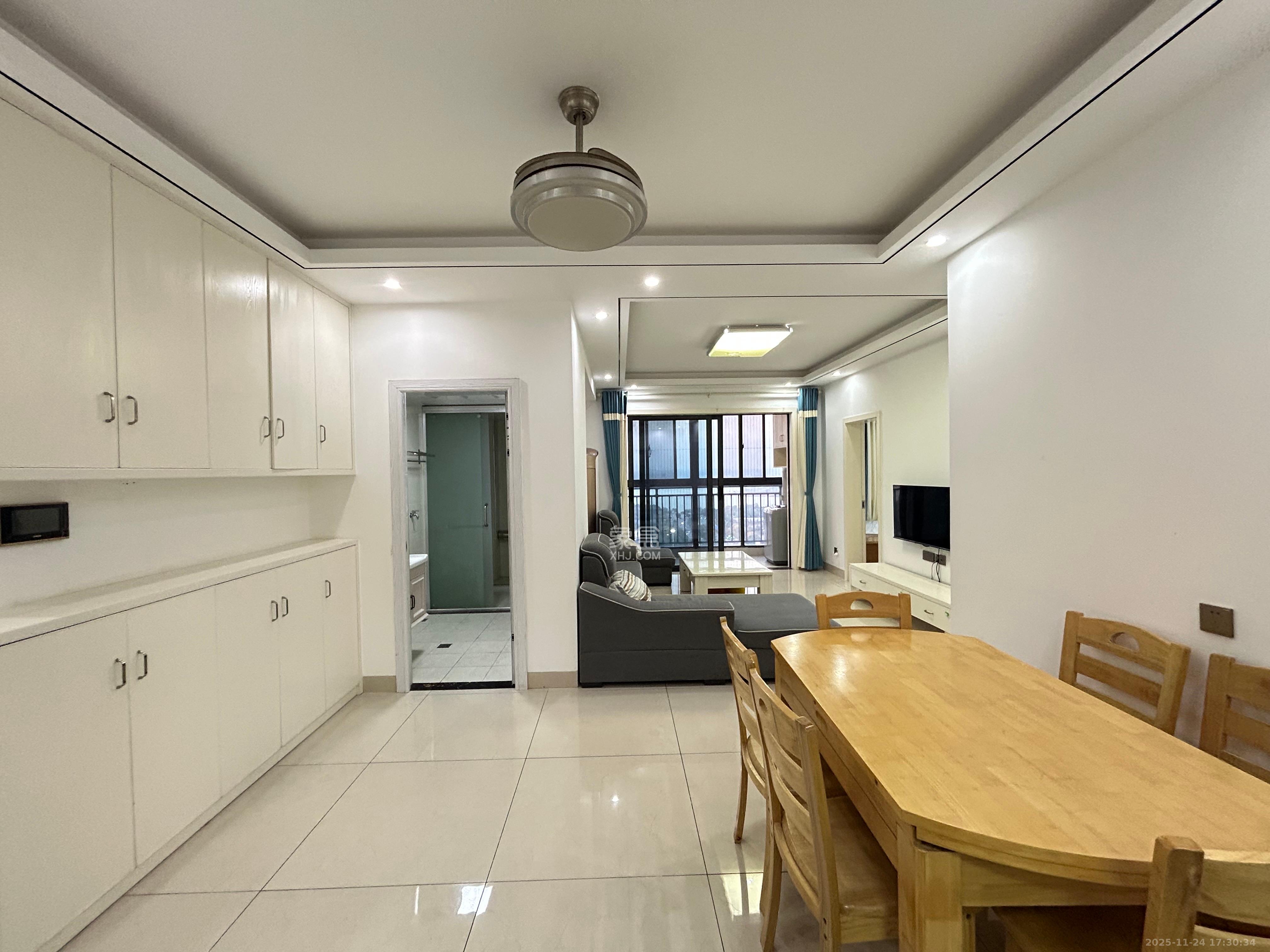 恒基凯旋门三期  3室2厅1卫    2200.0元/月室内图1