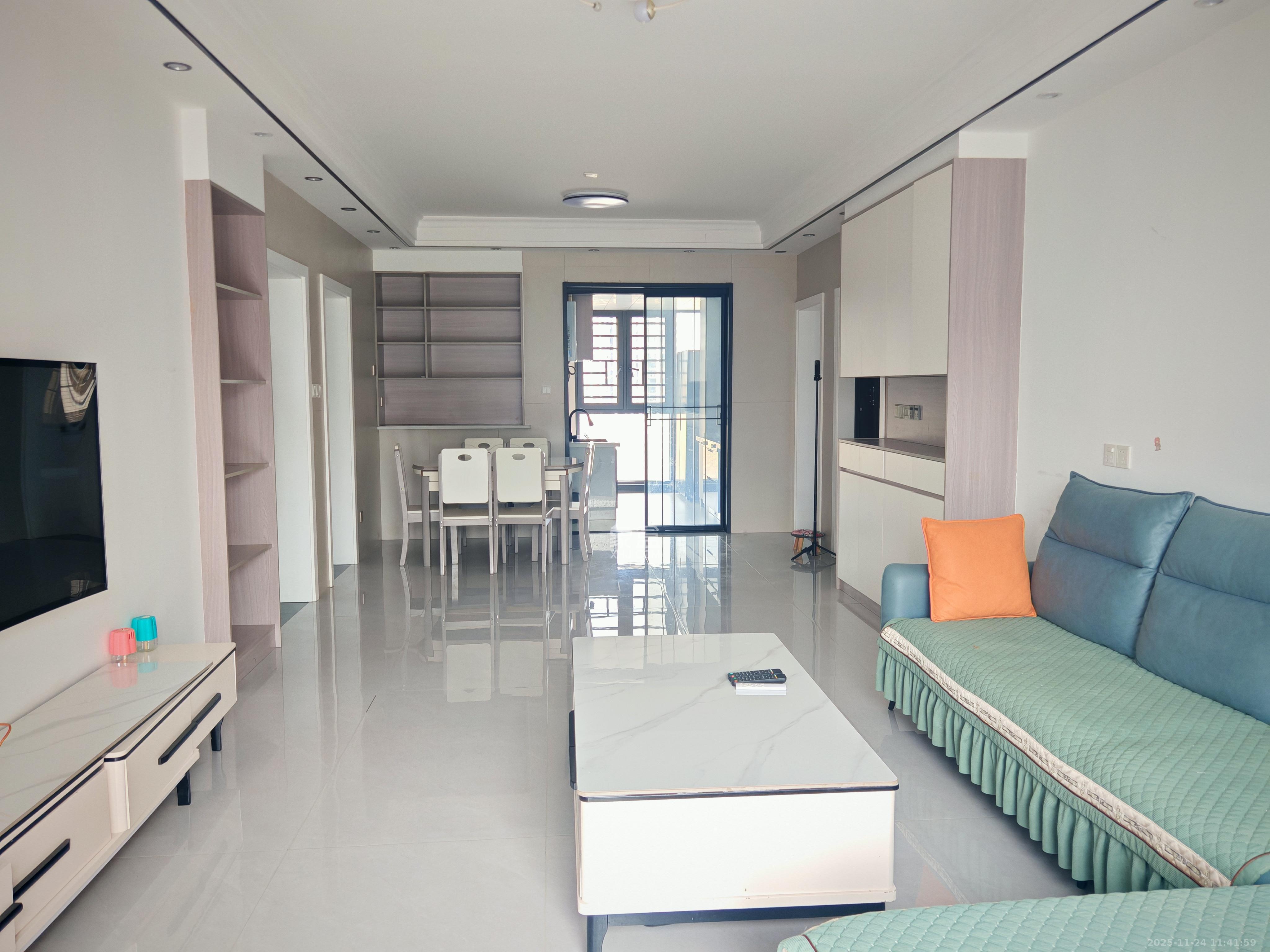 山水新城  3室2厅2卫    2700.0元/月室内图