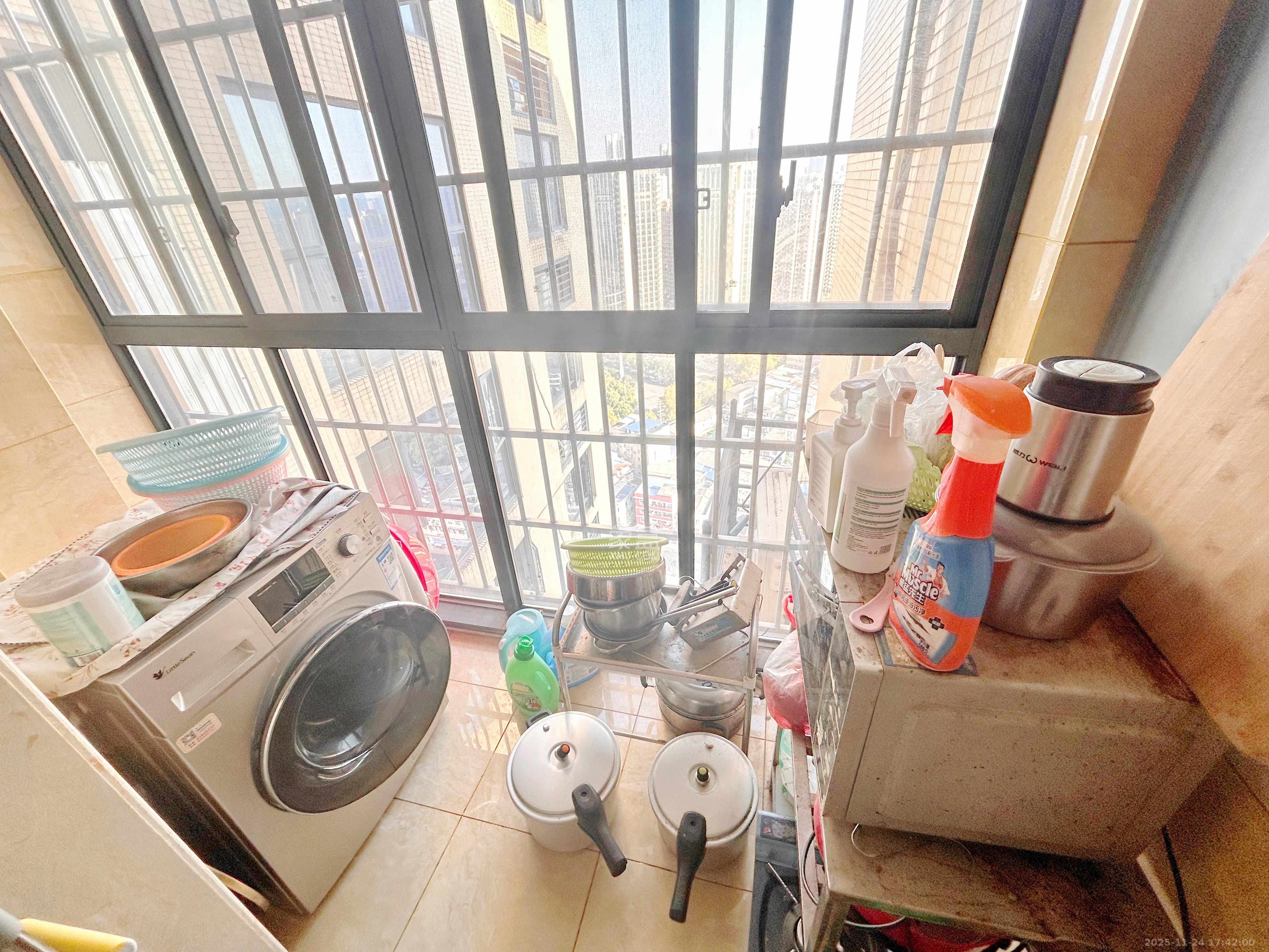 兴旺双铁城  3室2厅2卫    3100.0元/月室内图