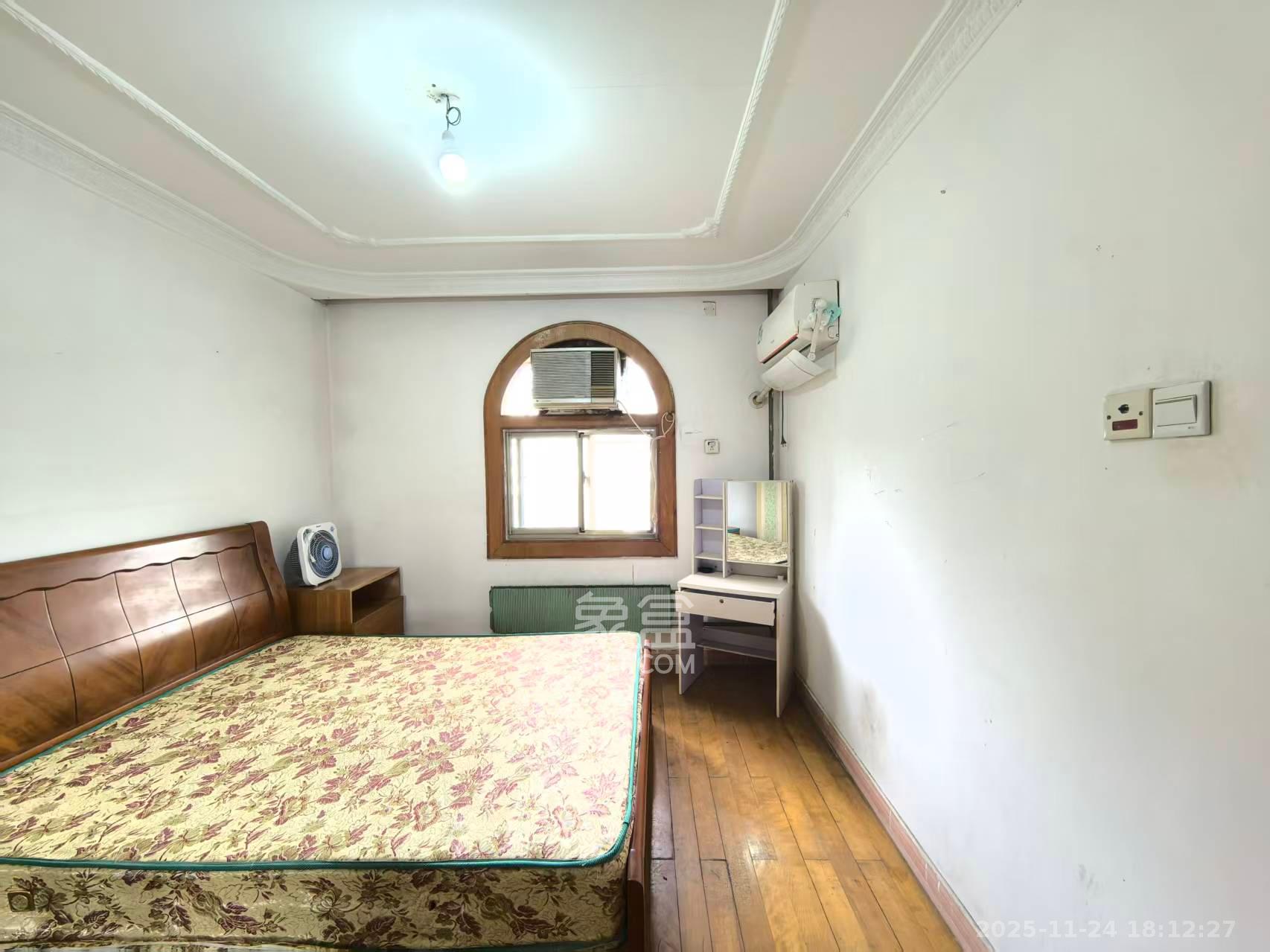 英才园三片  2室2厅1卫    1600.0元/月室内图