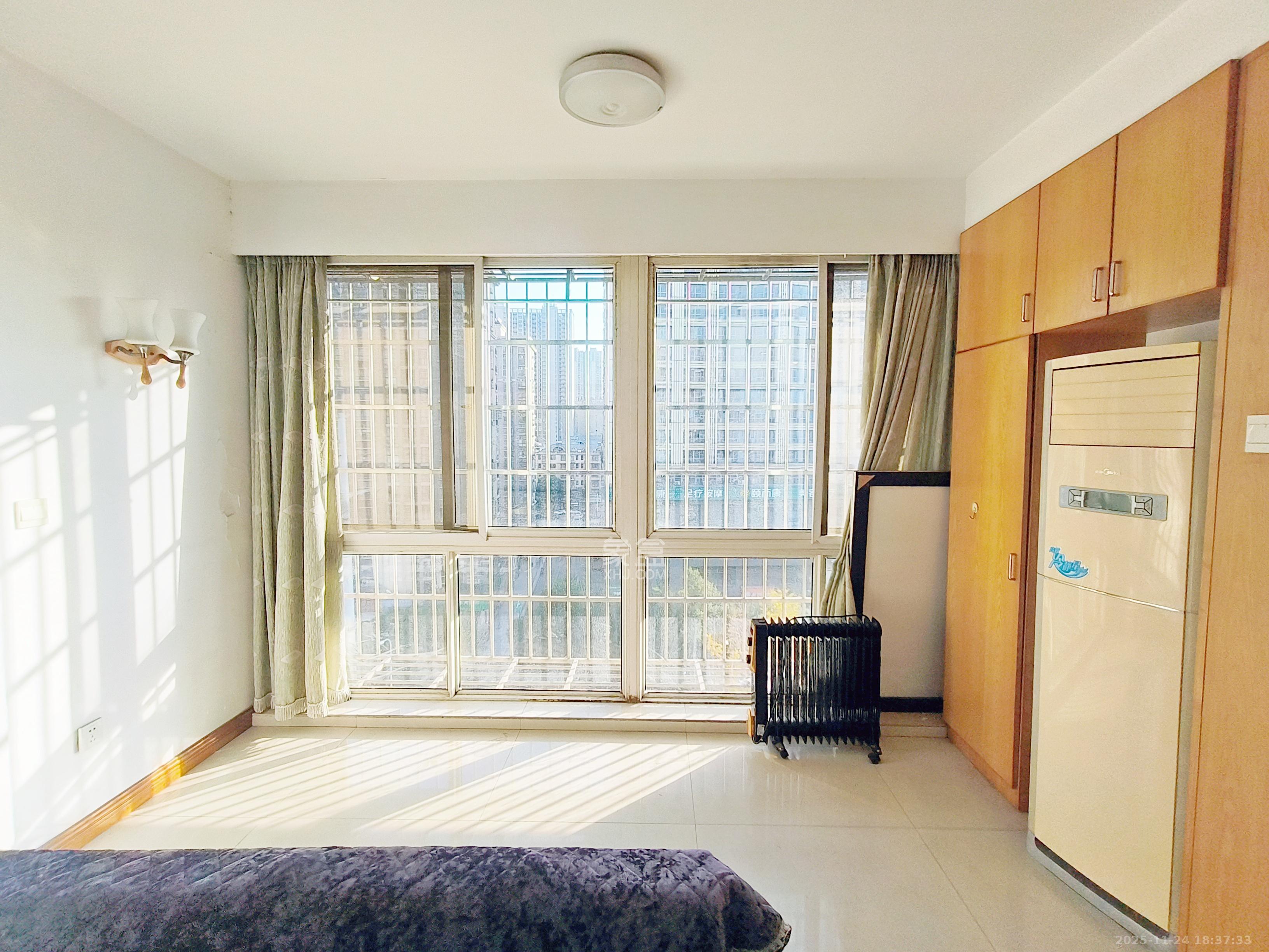 枫林美景  3室2厅1卫    2500.0元/月室内图