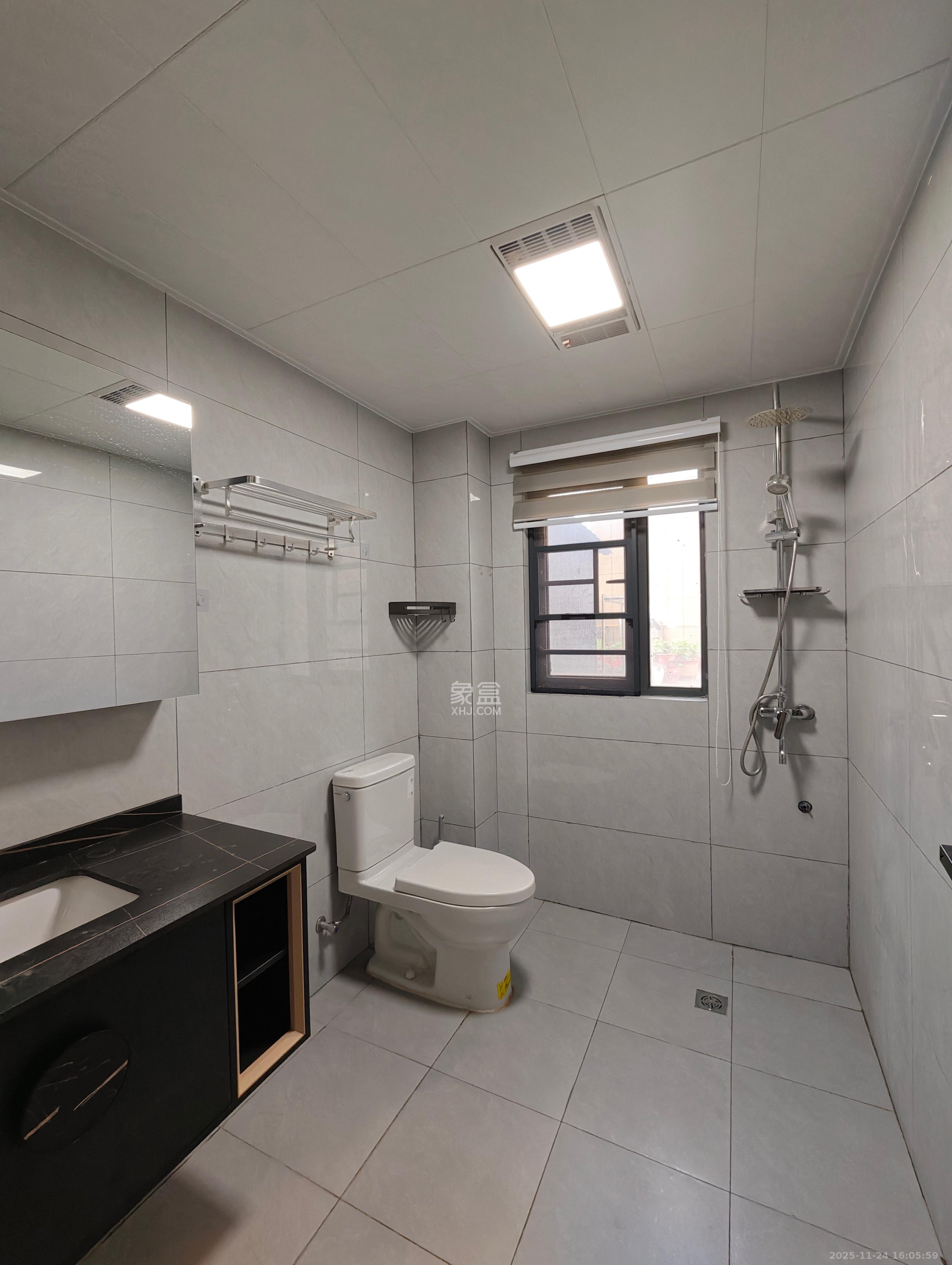 荣盛岳麓峰景 3室2厅2卫 2200.0元/月 荣盛岳麓峰景 3室2厅2卫 2200.0元/月室内图