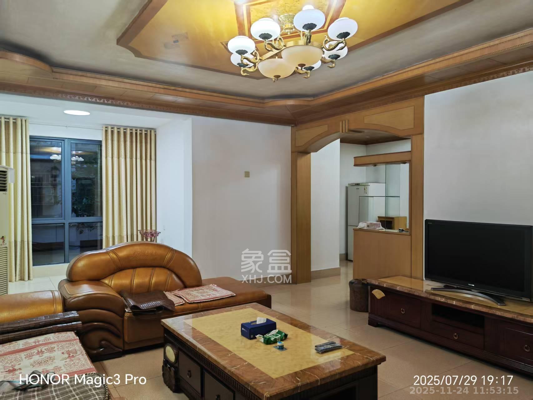 湘农桥社区  3室2厅2卫    2400.0元/月室内图