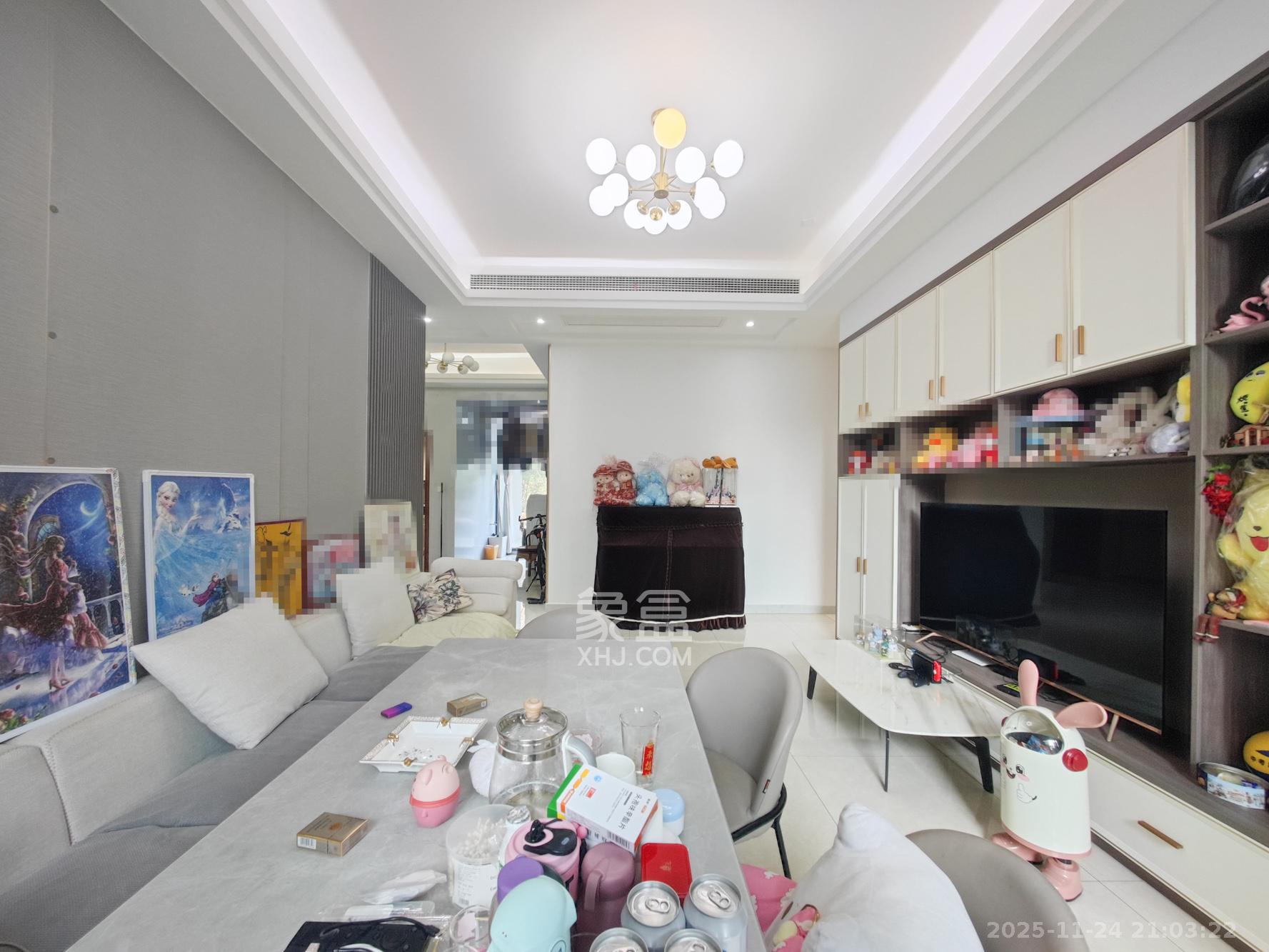 恒大上林苑 4室2厅2卫 140.0万 恒大上林苑 4室2厅2卫 140.0万客厅