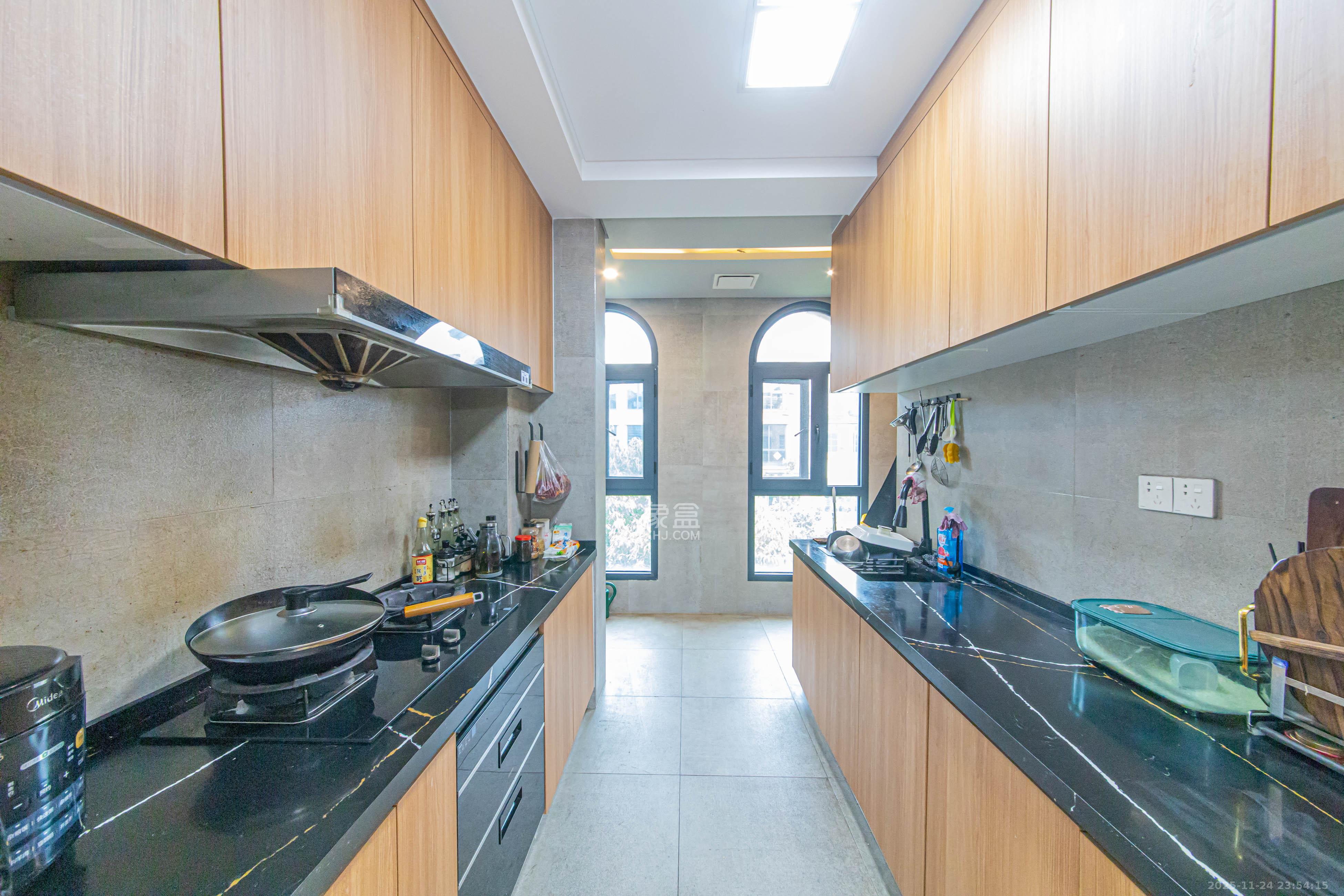 中建芙蓉和苑 6室2厅4卫 468.0万 中建芙蓉和苑 6室2厅4卫 468.0万厨房