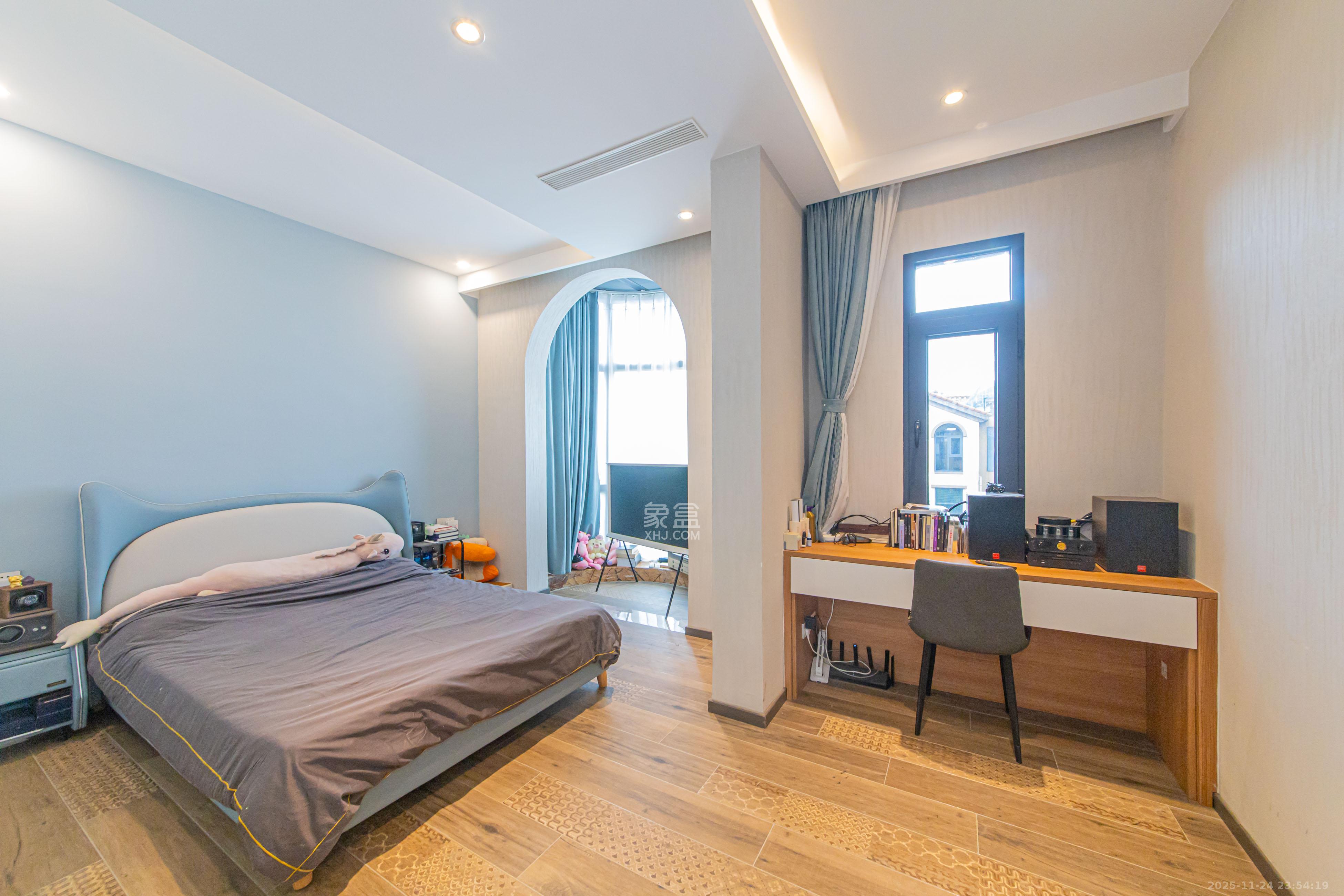 中建芙蓉和苑 6室2厅4卫 468.0万 中建芙蓉和苑 6室2厅4卫 468.0万卧室