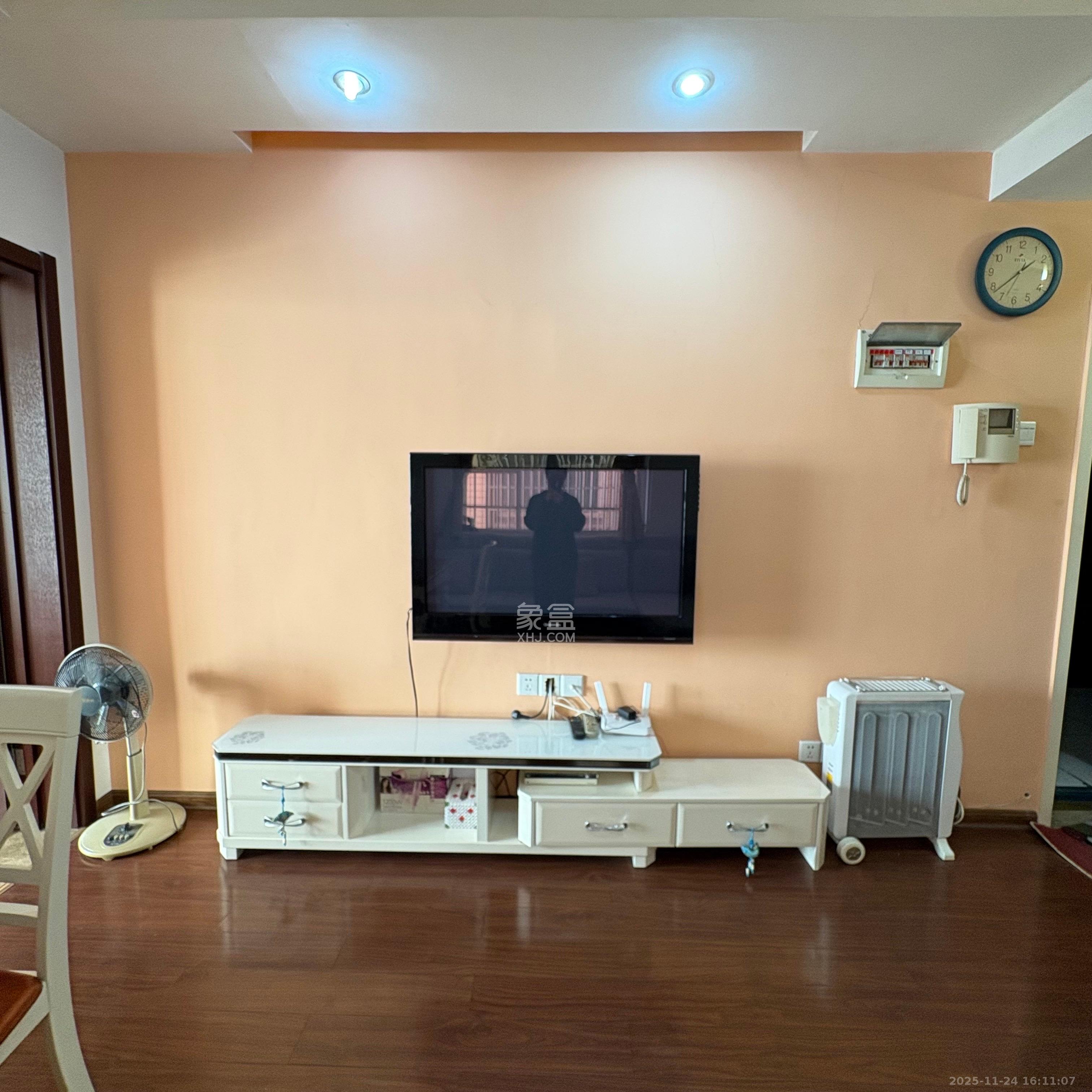 圣力华苑 1室1厅1卫 1100.0元/月 圣力华苑 1室1厅1卫 1100.0元/月室内图