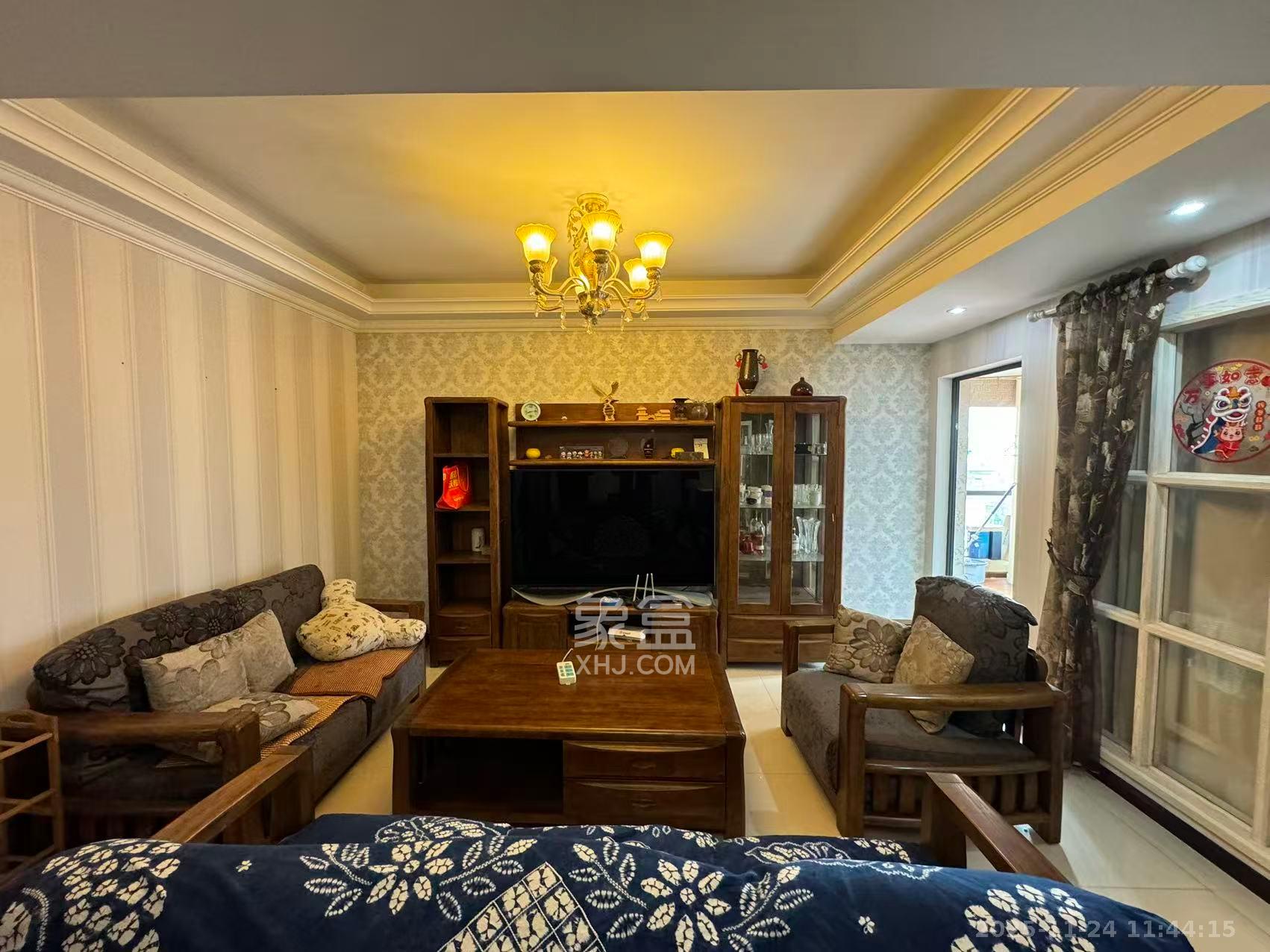 公园9号  3室2厅1卫    3400.0元/月室内图1