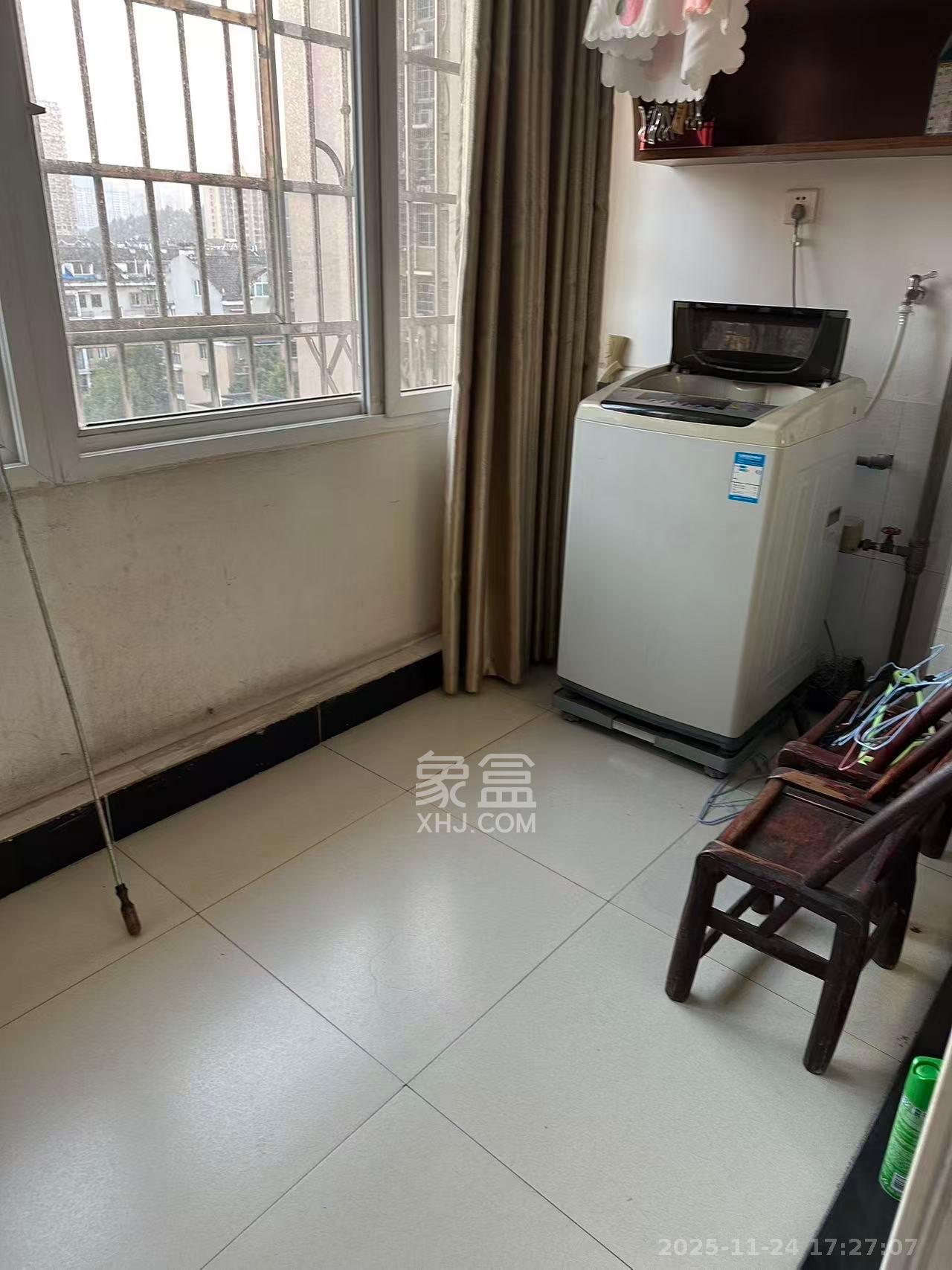 新诚小区 2室2厅1卫 1500.0元/月 新诚小区 2室2厅1卫 1500.0元/月室内图