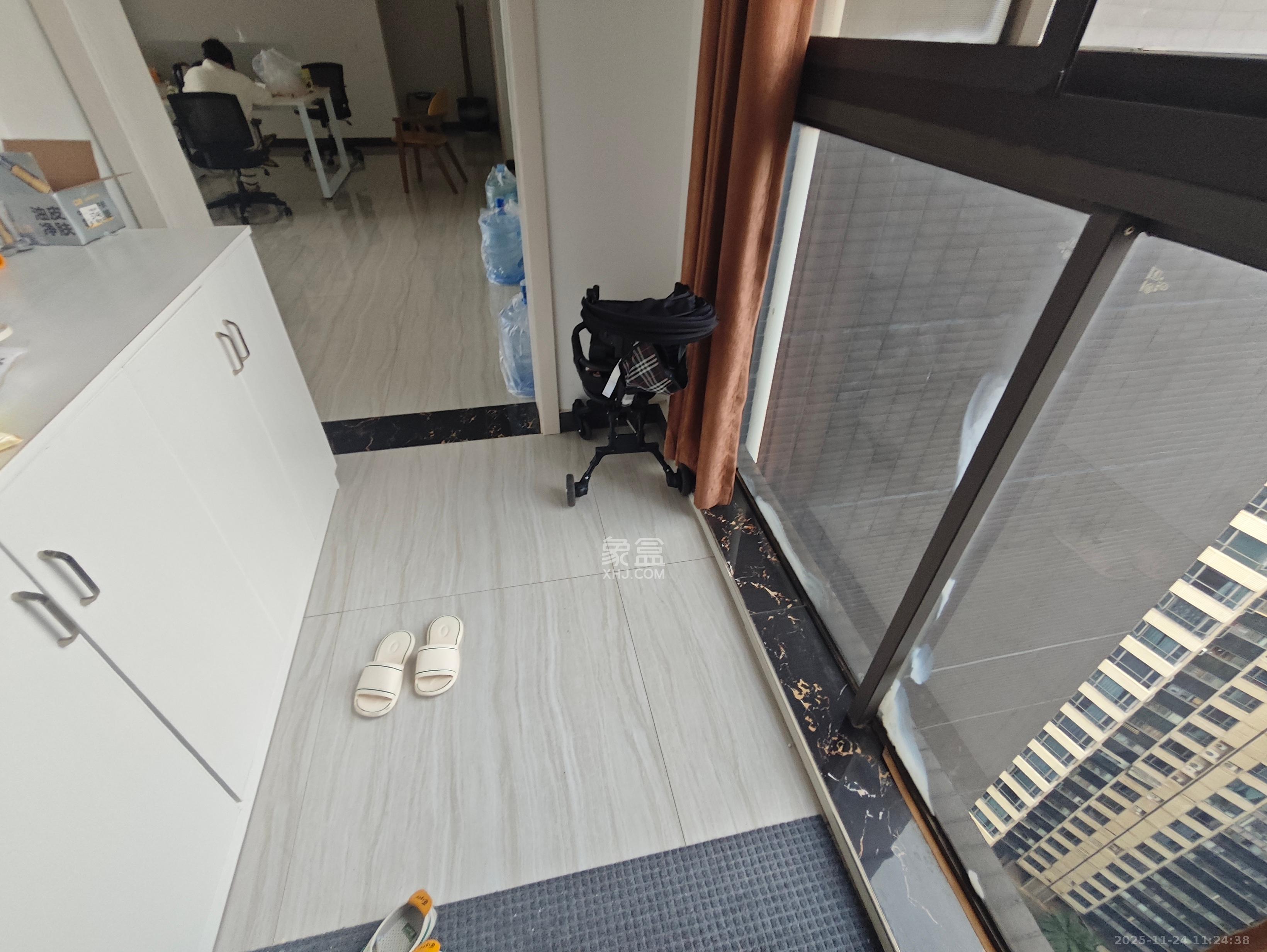 通用时代国际社区  1室2厅2卫    2500.0元/月室内图