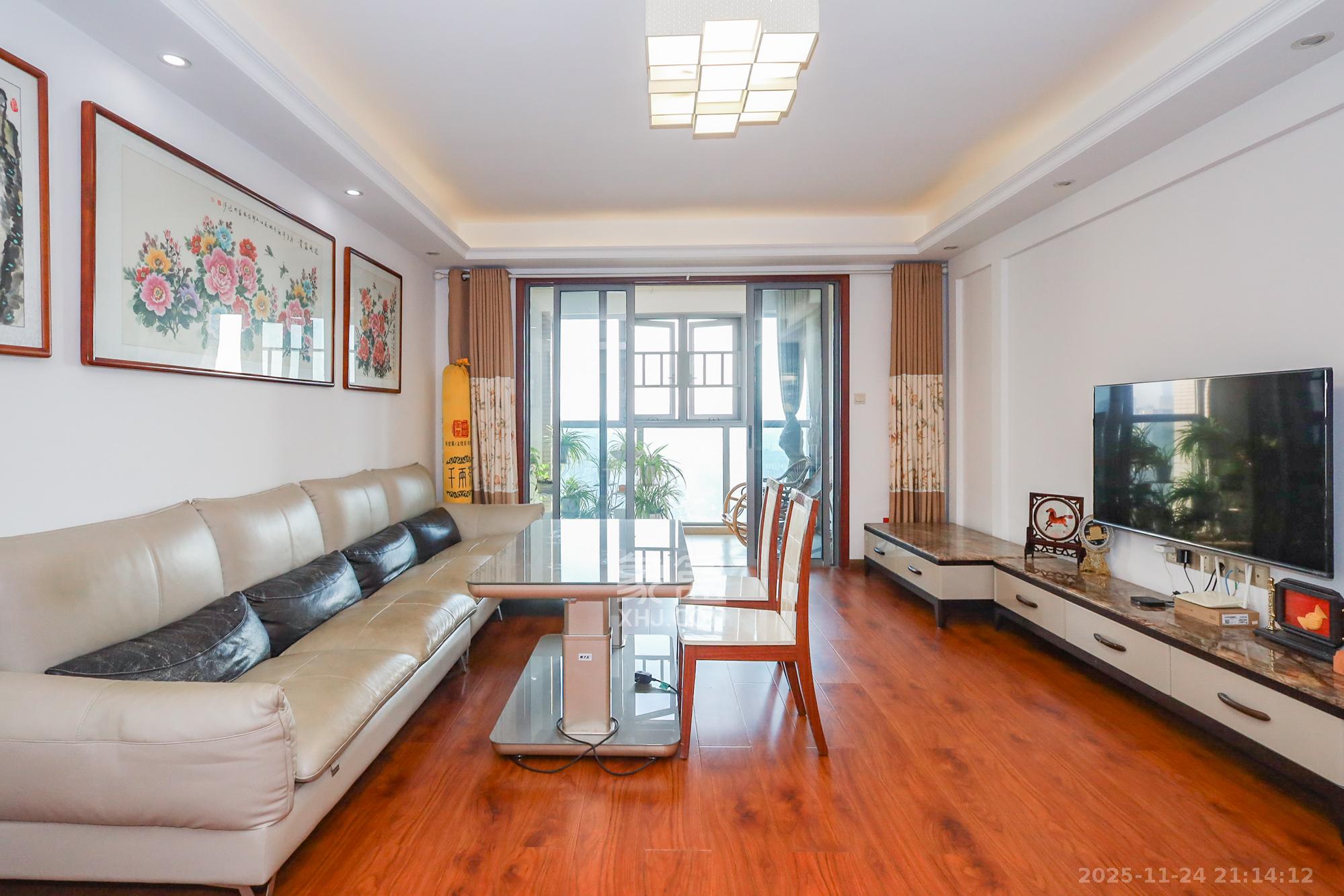 八方小区C区  3室2厅2卫    360.0万客厅