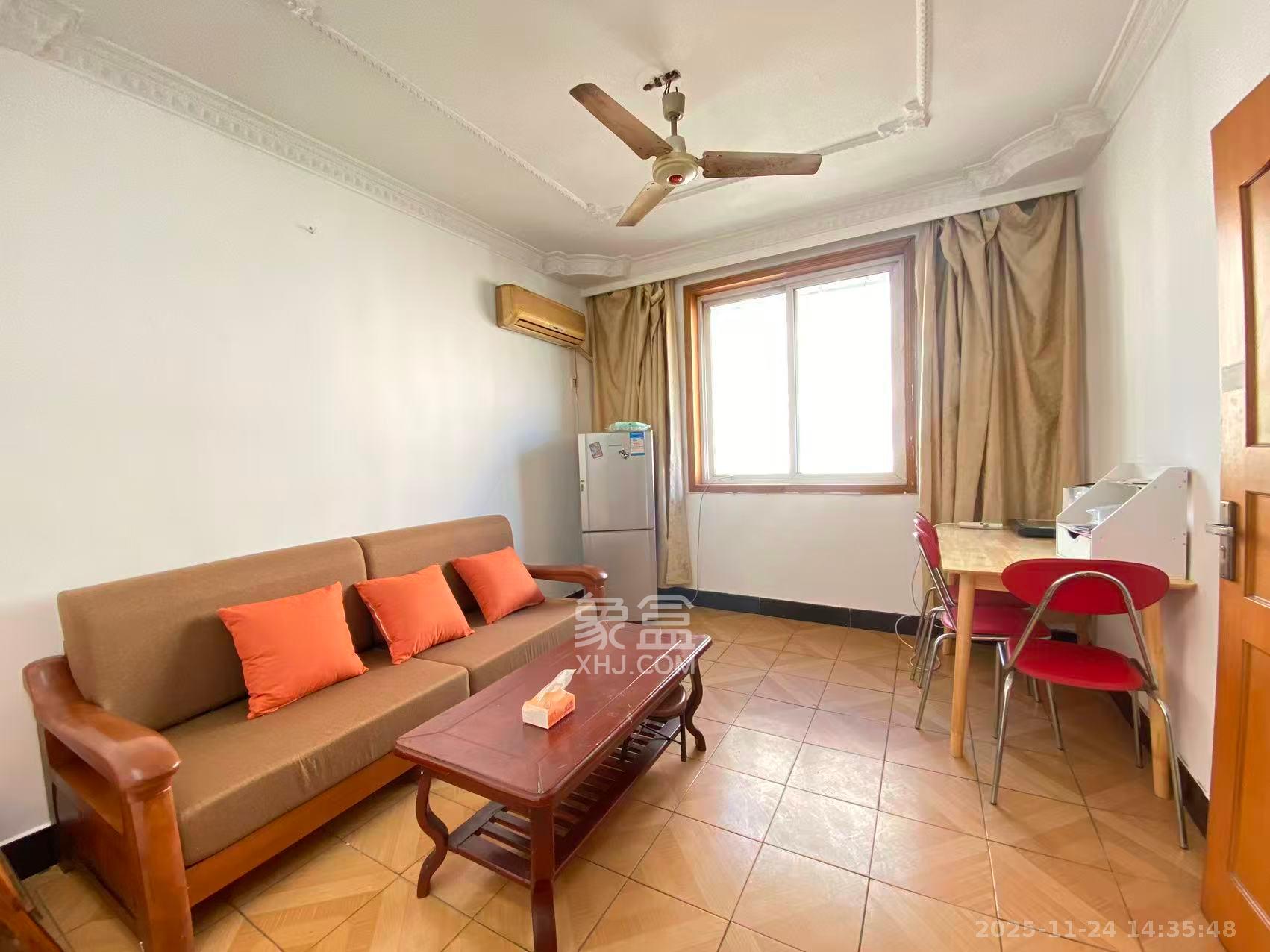 红旗区三片  1室1厅1卫    1000.0元/月室内图