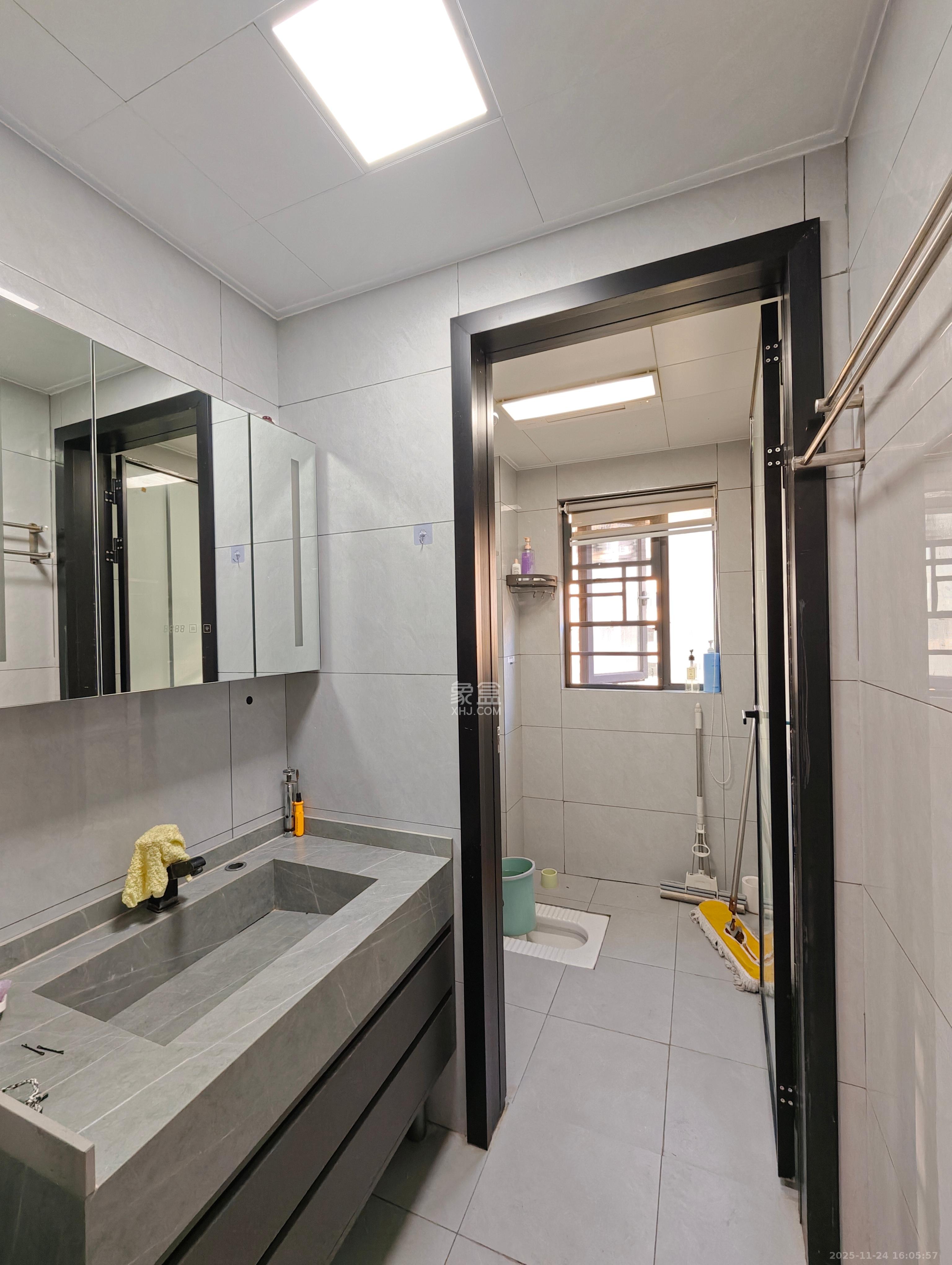 荣盛岳麓峰景 3室2厅2卫 2200.0元/月 荣盛岳麓峰景 3室2厅2卫 2200.0元/月室内图